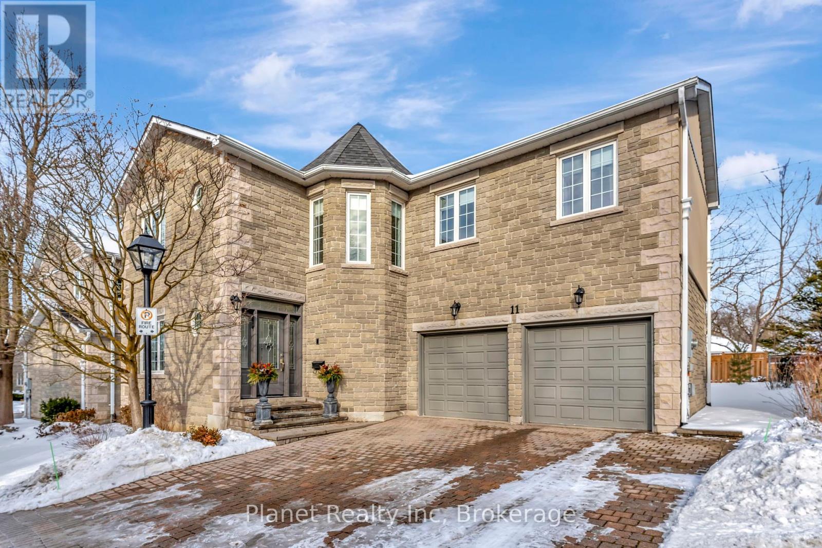 11 - 25 MANOR PARK CRESCENT, Guelph, Ontario