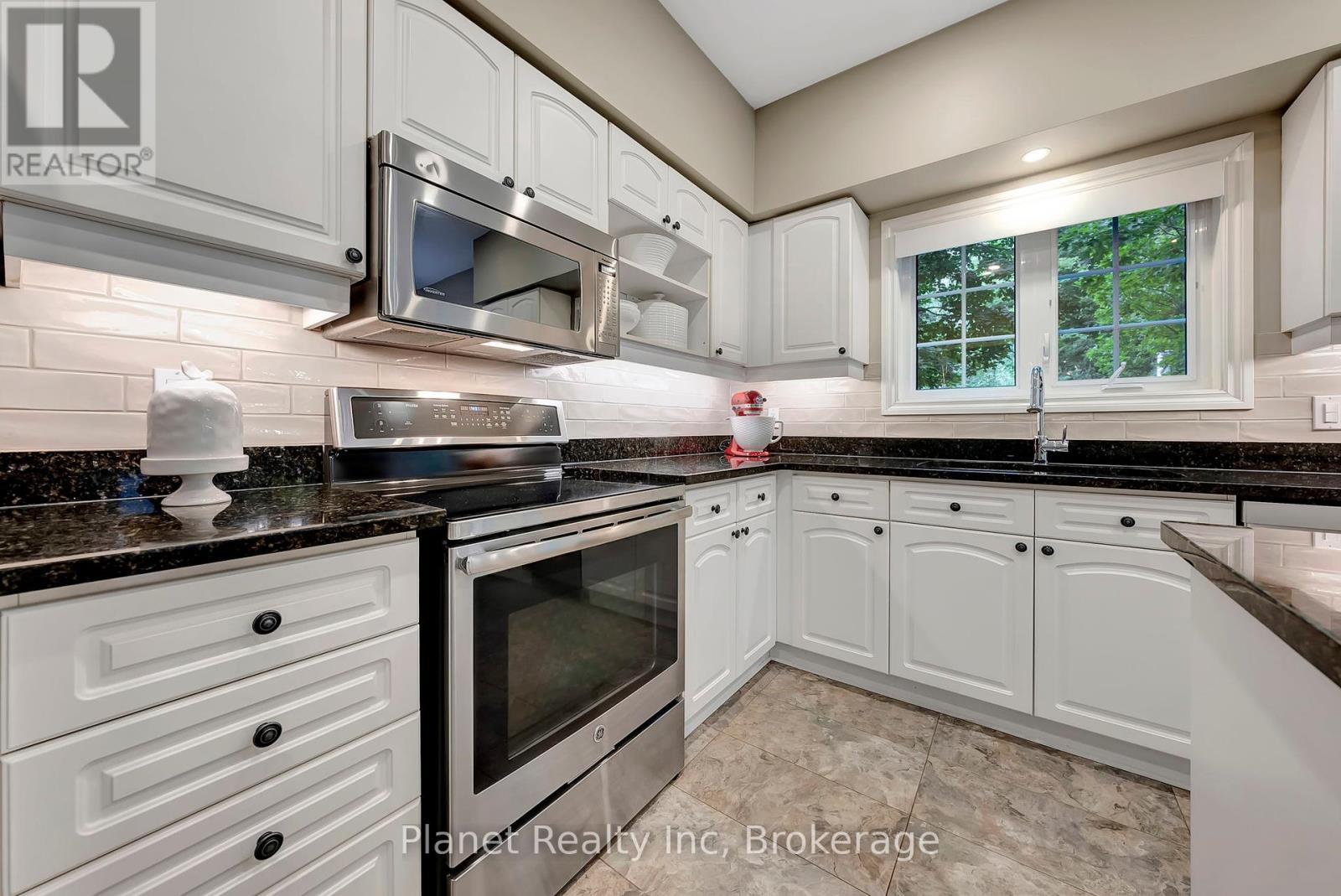 11 - 25 Manor Park Crescent, Guelph, Ontario  N1G 1A2 - Photo 6 - X11948511