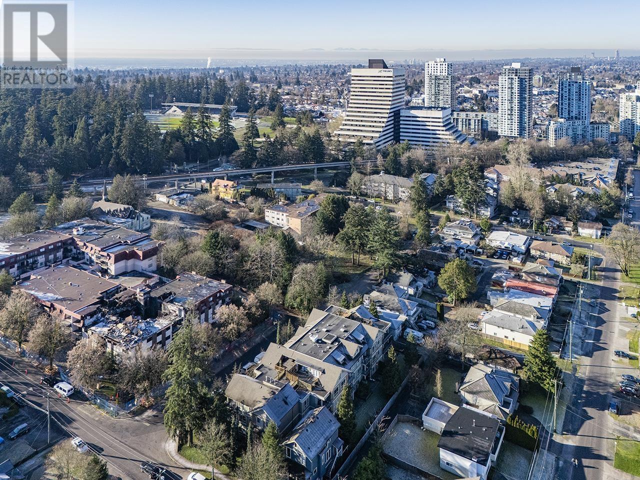 Listing Picture 21 of 25 : 205 3895 SANDELL STREET, Burnaby / 本拿比 - 魯藝地產 Yvonne Lu Group - MLS Medallion Club Member