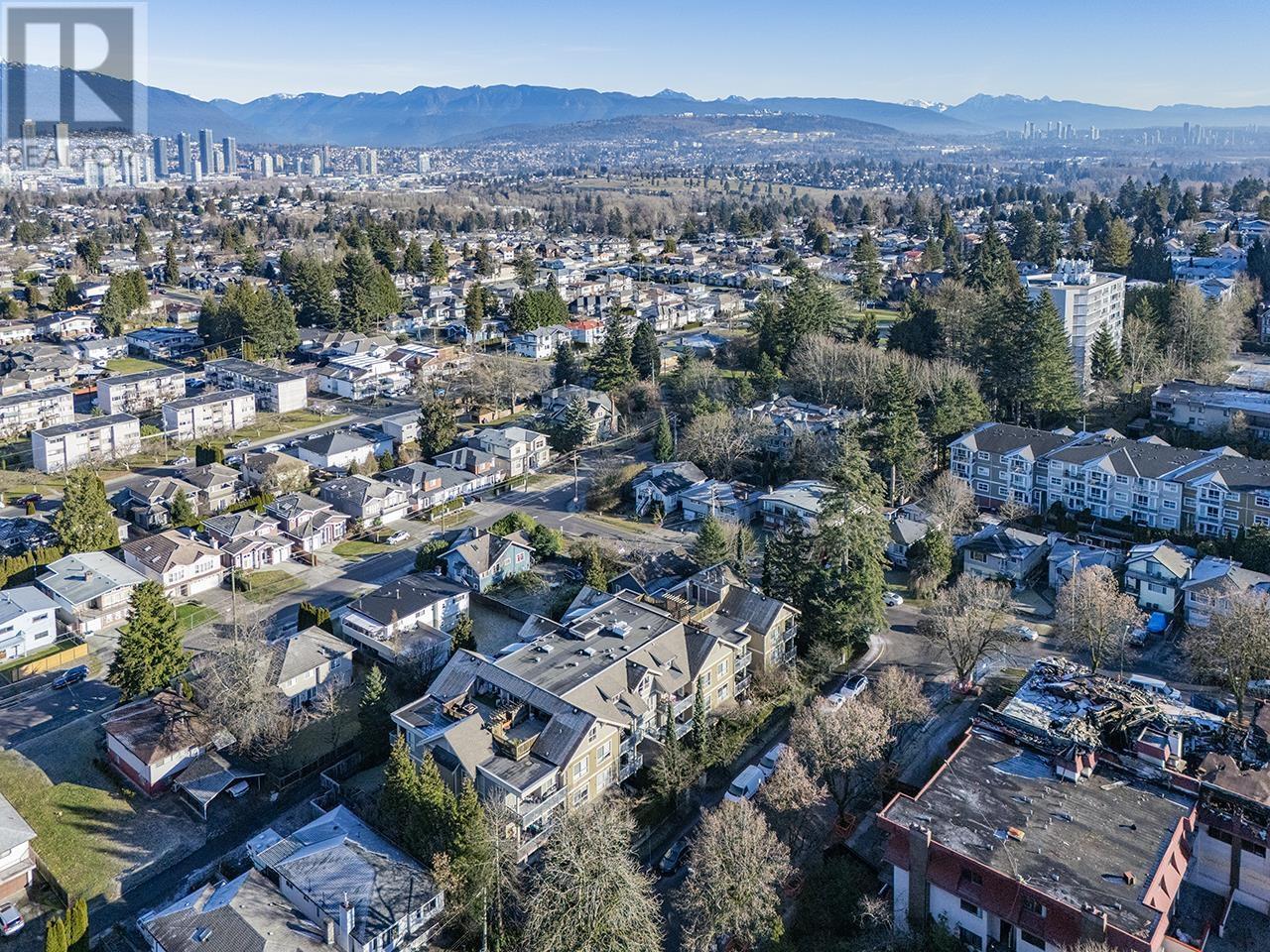 Listing Picture 22 of 25 : 205 3895 SANDELL STREET, Burnaby / 本拿比 - 魯藝地產 Yvonne Lu Group - MLS Medallion Club Member