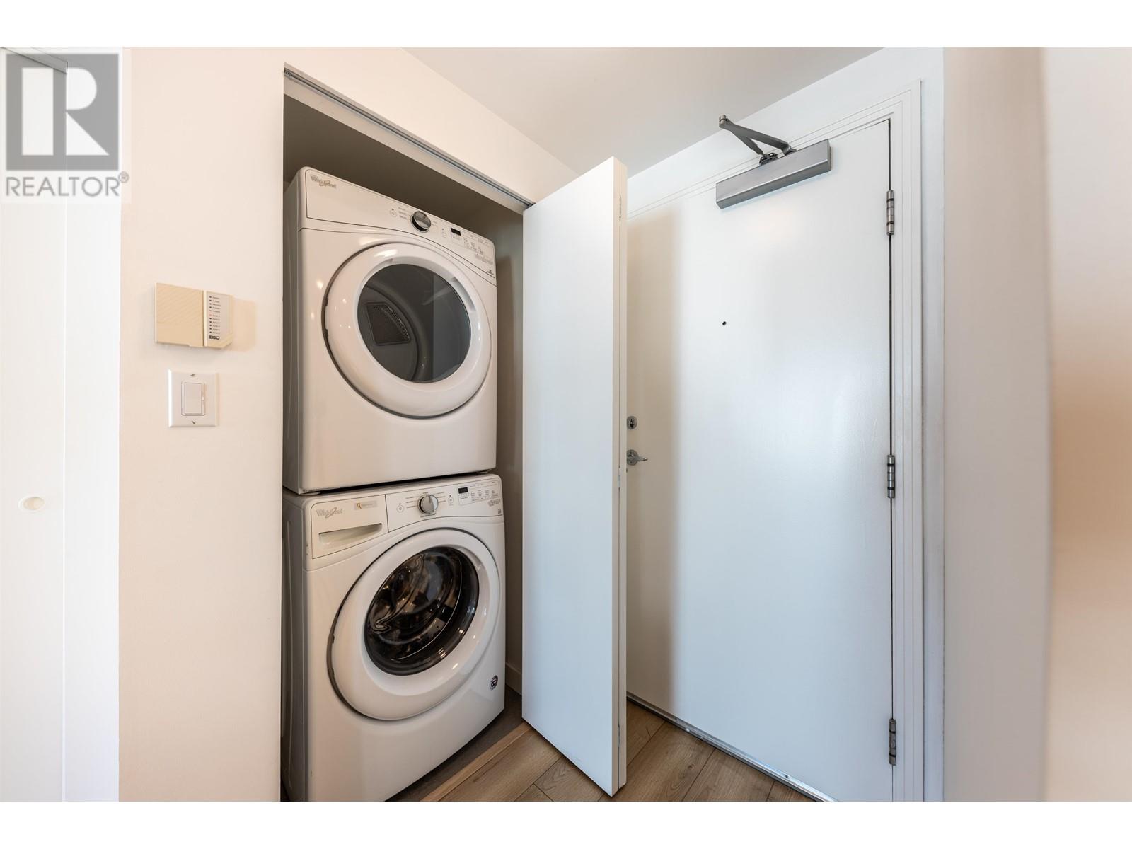 Listing Picture 25 of 40 : 3303 1199 MARINASIDE CRESCENT, Vancouver / 溫哥華 - 魯藝地產 Yvonne Lu Group - MLS Medallion Club Member