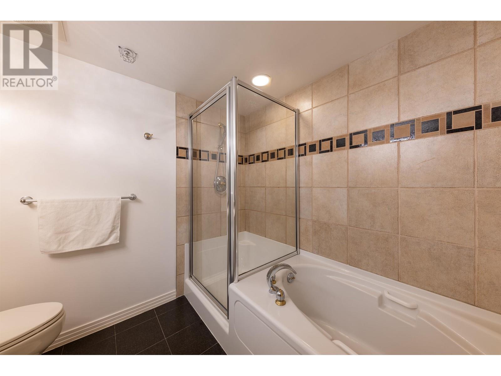 Listing Picture 23 of 40 : 3303 1199 MARINASIDE CRESCENT, Vancouver / 溫哥華 - 魯藝地產 Yvonne Lu Group - MLS Medallion Club Member