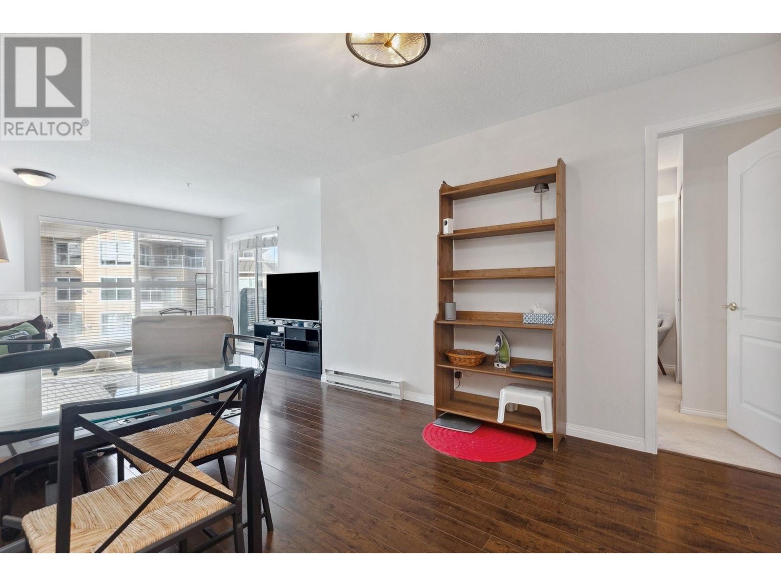 Listing Picture 8 of 39 : 317 5880 DOVER CRESCENT, Richmond / 烈治文 - 魯藝地產 Yvonne Lu Group - MLS Medallion Club Member