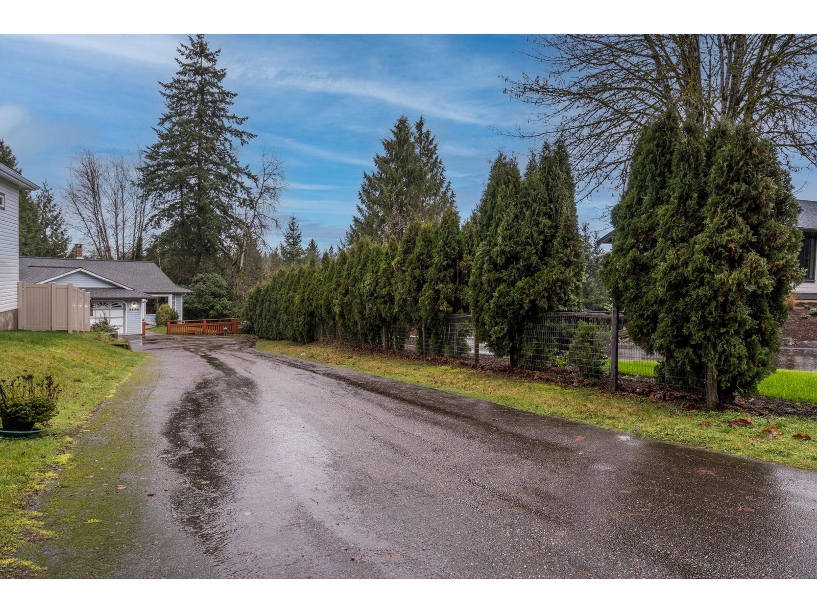 24195 60 Avenue, Langley, British Columbia  V2Z 2G5 - Photo 2 - R2962179