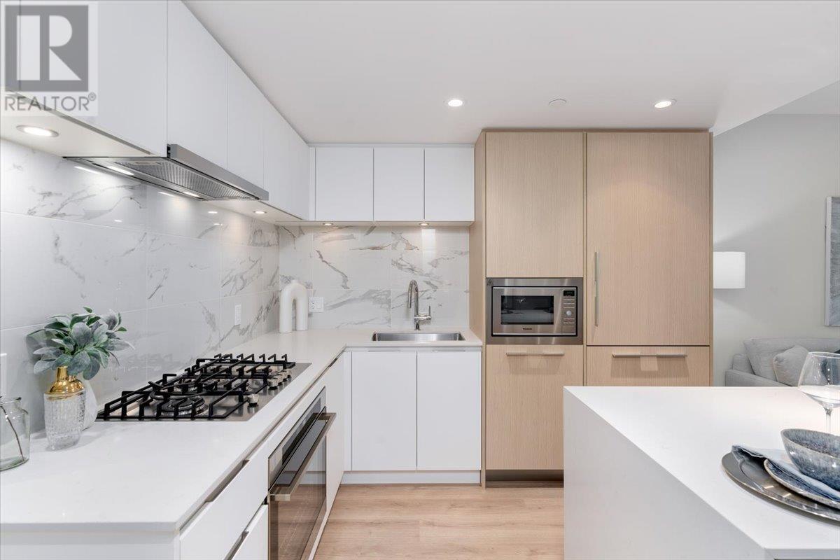2205 1500 Fern Street, North Vancouver, British Columbia  V7J 0E6 - Photo 6 - R2946455