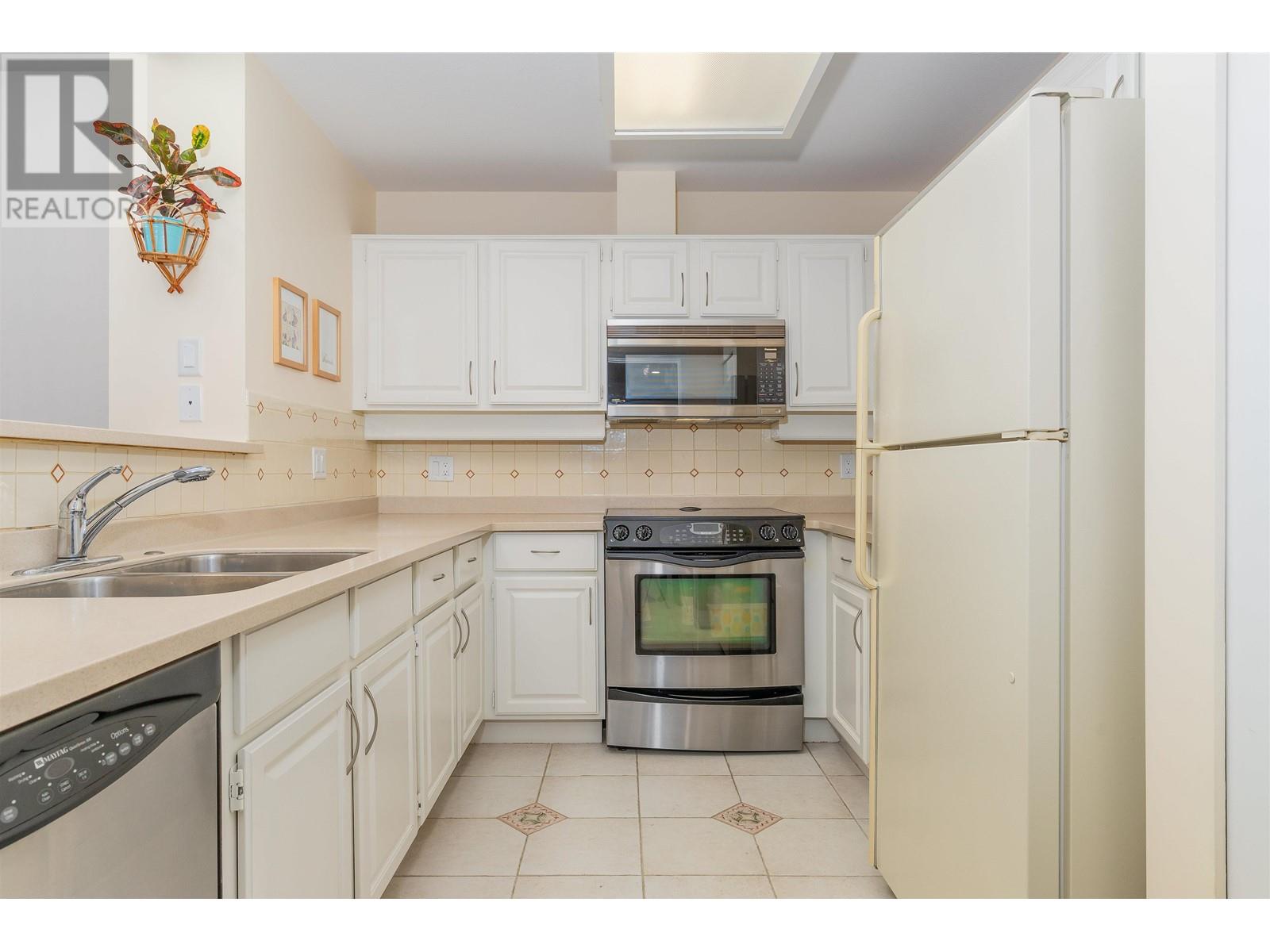 Listing Picture 5 of 31 : 39 3960 CANADA WAY, Burnaby / 本拿比 - 魯藝地產 Yvonne Lu Group - MLS Medallion Club Member