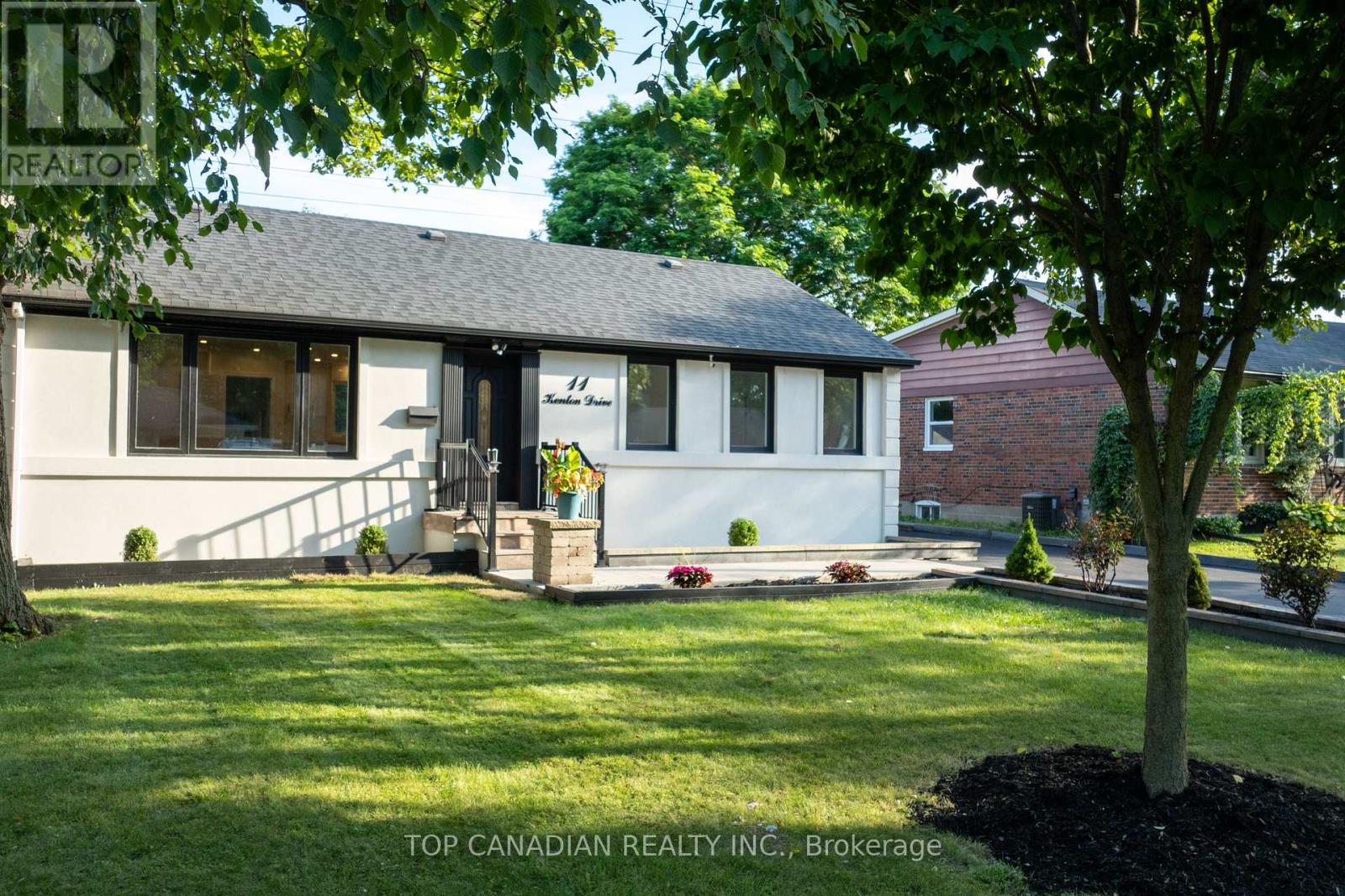 11 Kenton Drive, Toronto (Newtonbrook West), Ontario  M2R 2H6 - Photo 32 - C11951237