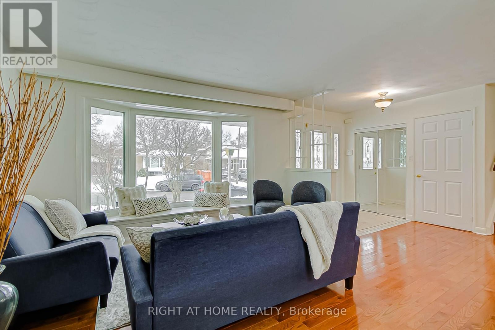 Property at 130 CULTRA SQUARE image 2