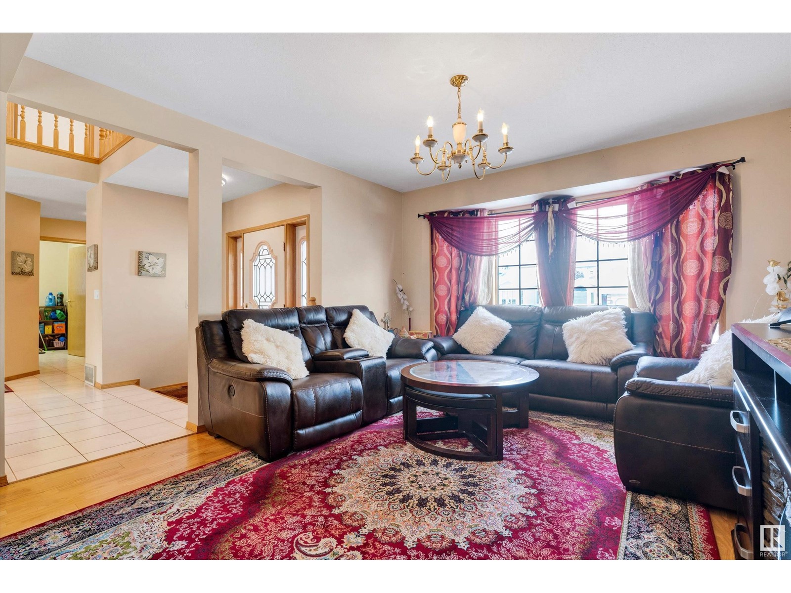 Property at 6119 156 AV NW image 4