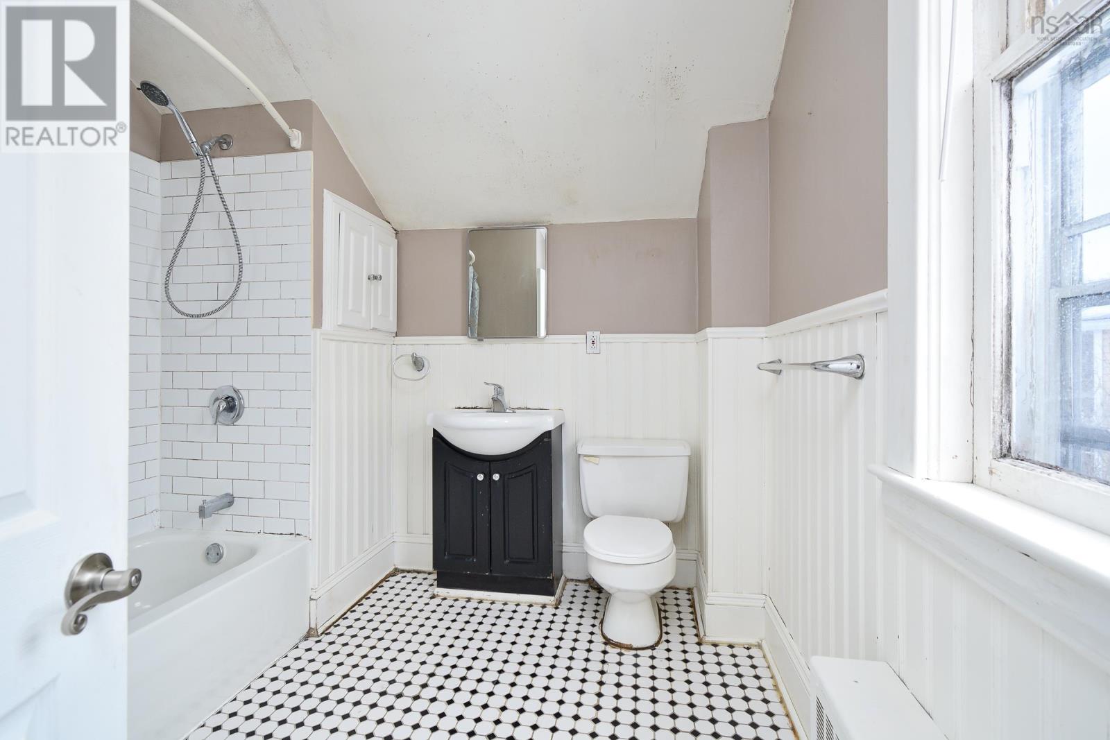 297 Cottage Road, Sydney, Nova Scotia  B1P 2E7 - Photo 22 - 202502081