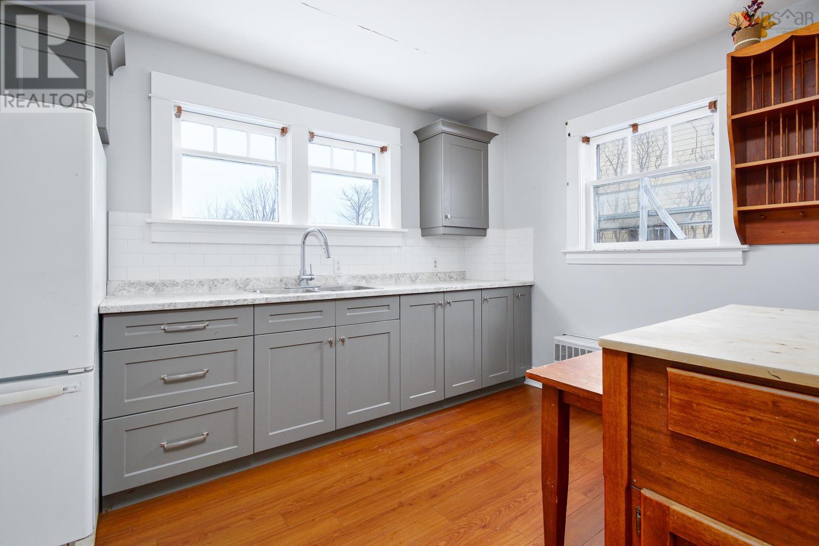 297 Cottage Road, Sydney, Nova Scotia  B1P 2E7 - Photo 5 - 202502081