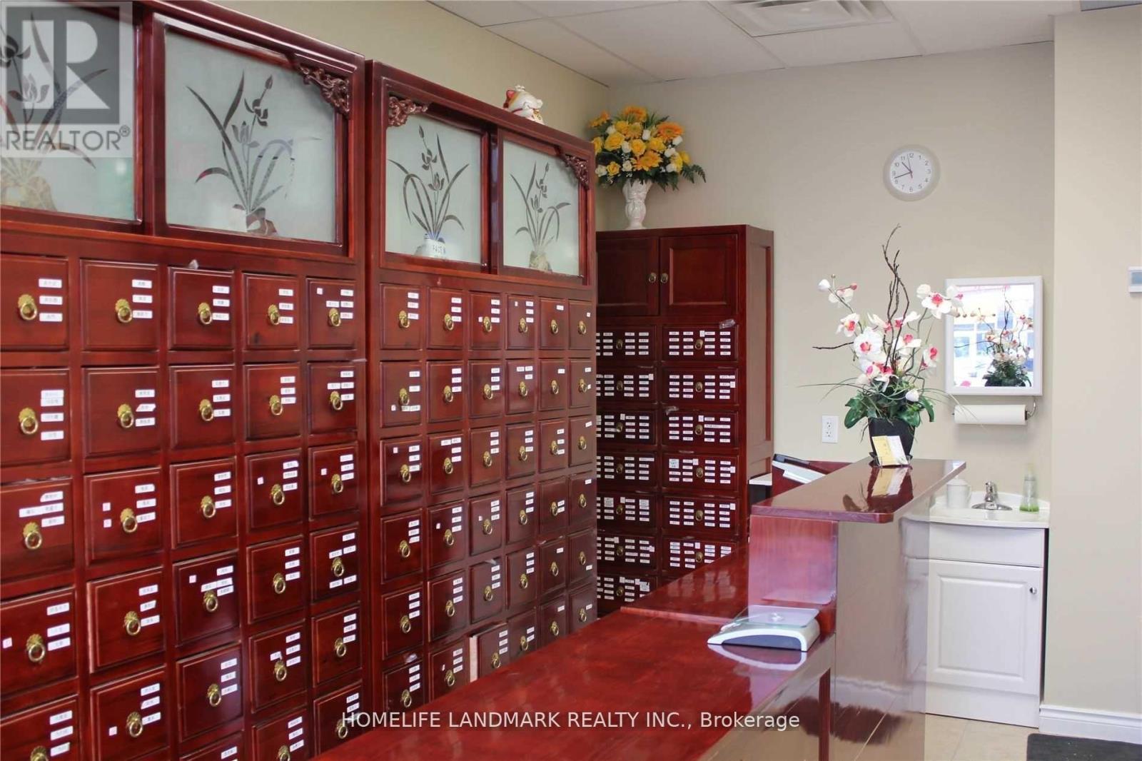 Property at 102 - 7130 WARDEN AVENUE image 4