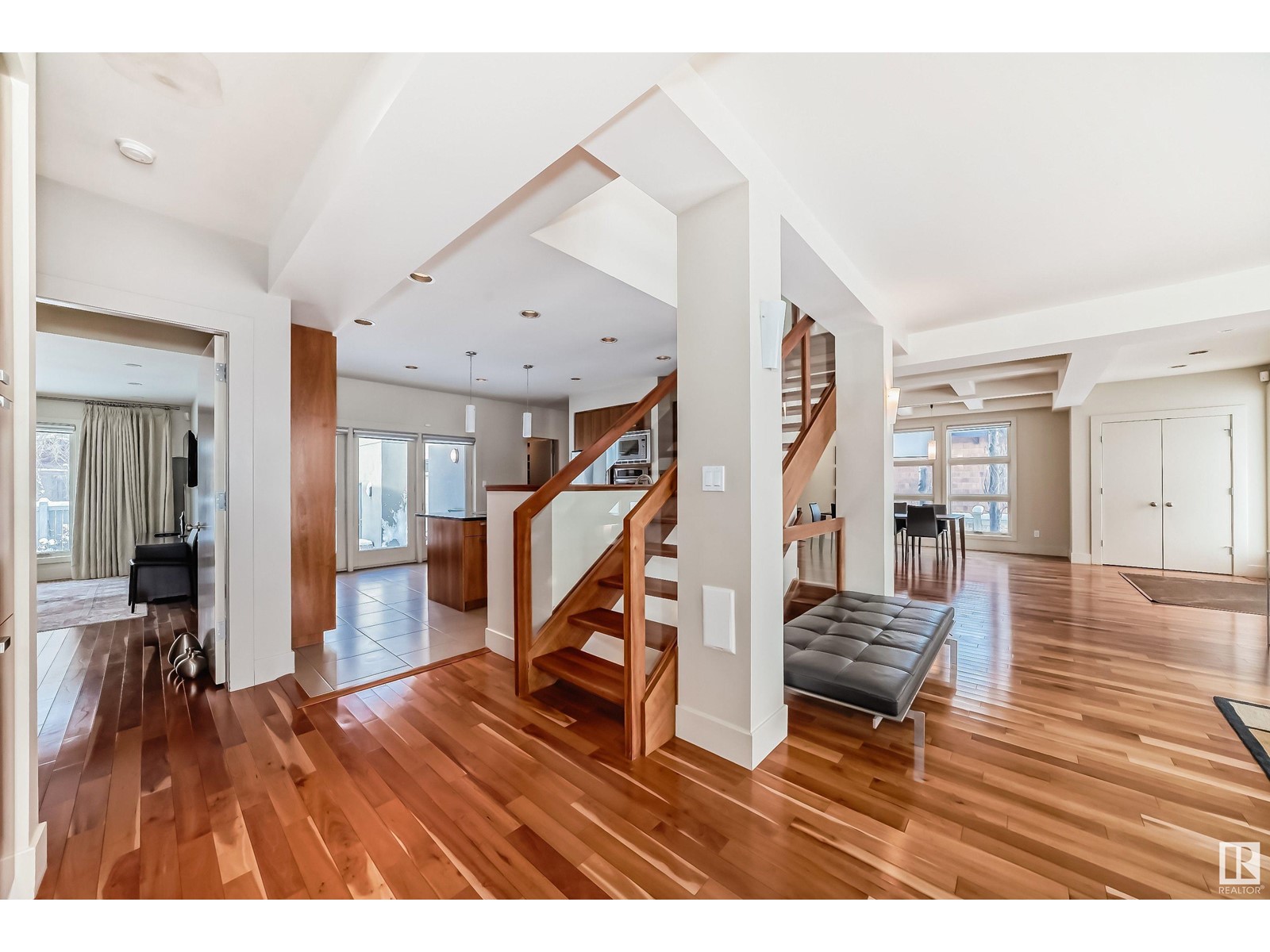 Property at 9130 VALLEYVIEW DR NW image 1