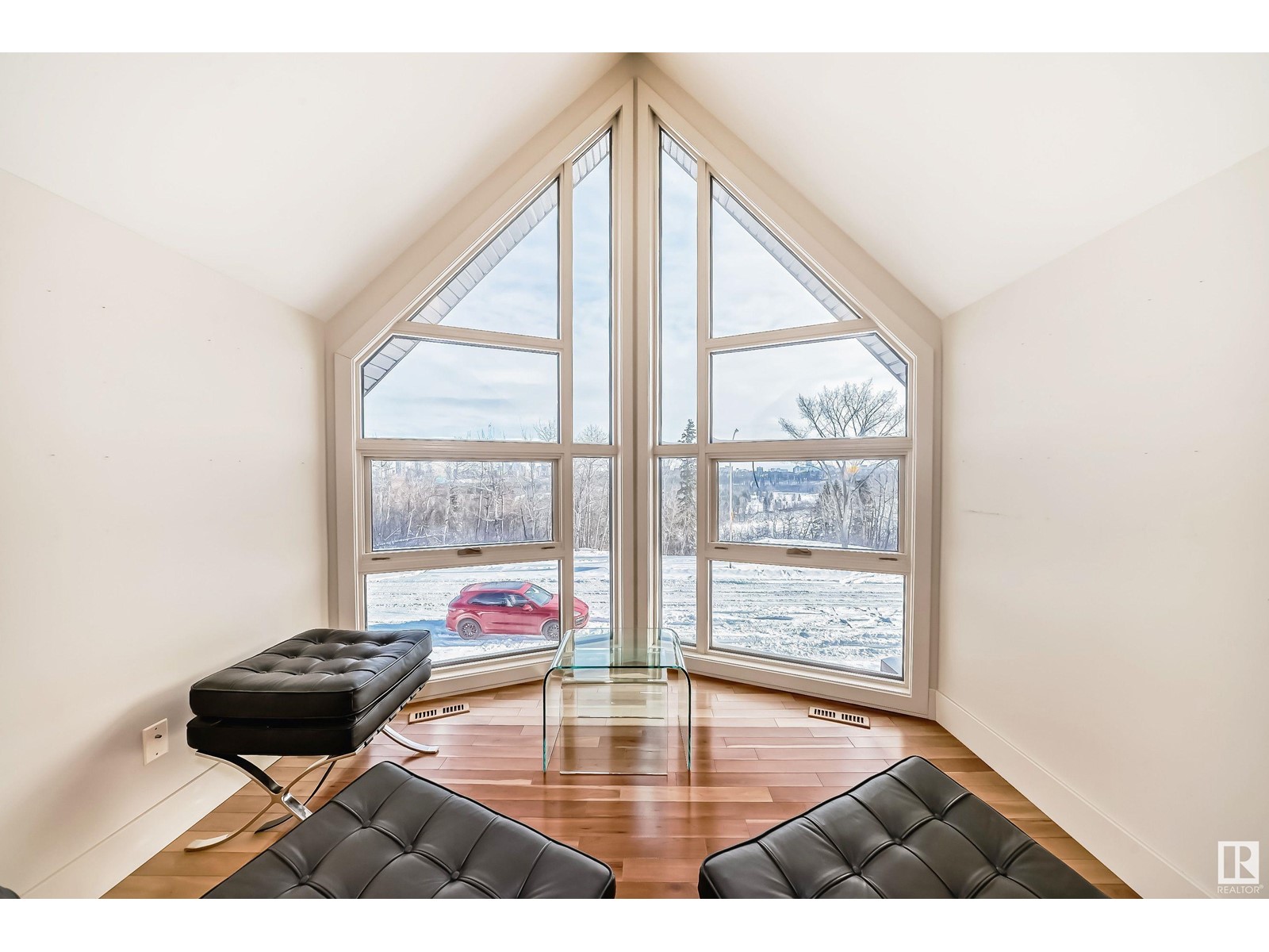 Property at 9130 VALLEYVIEW DR NW image 4