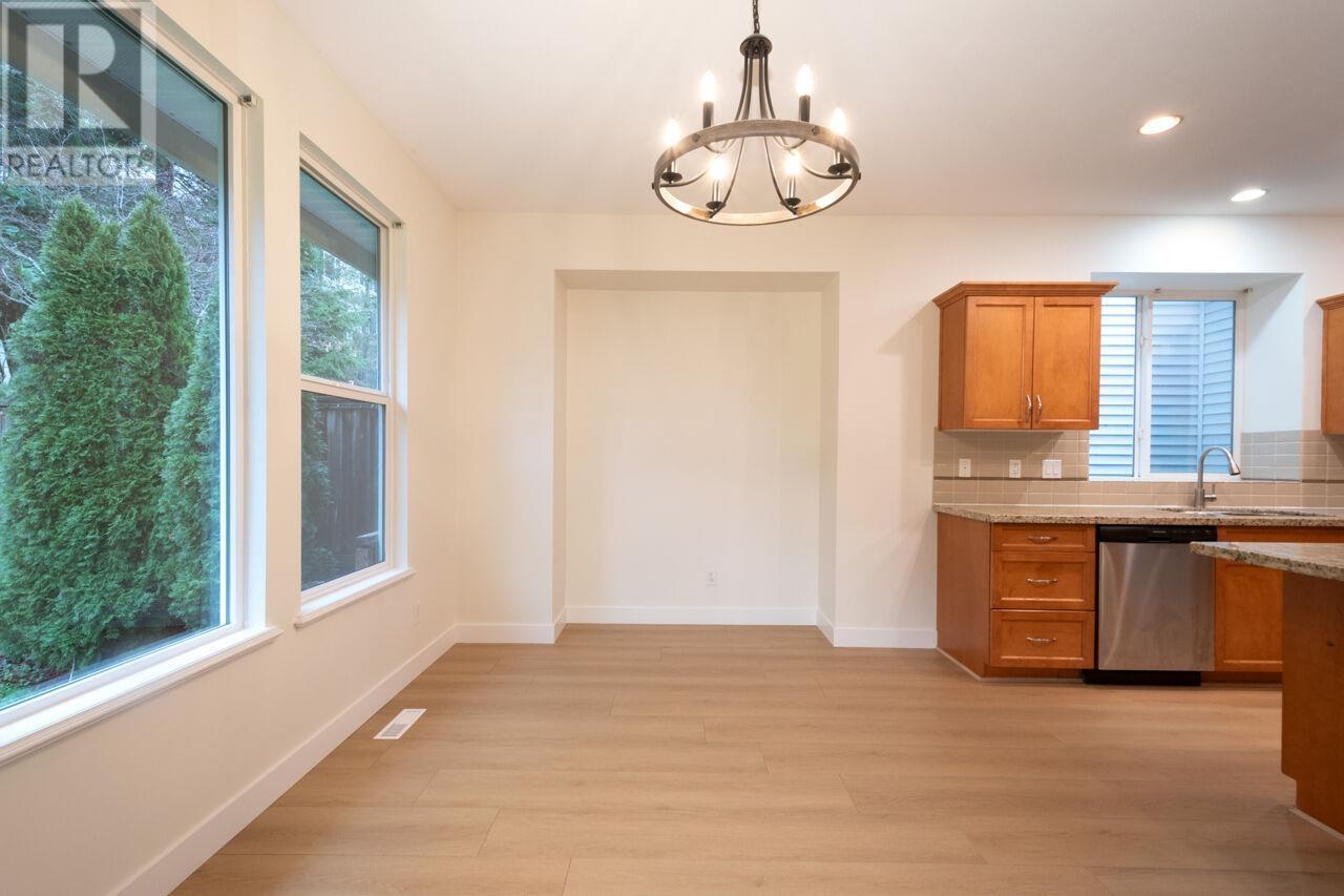 99 Maple Drive, Port Moody, British Columbia  V3H 0A7 - Photo 11 - R2952354