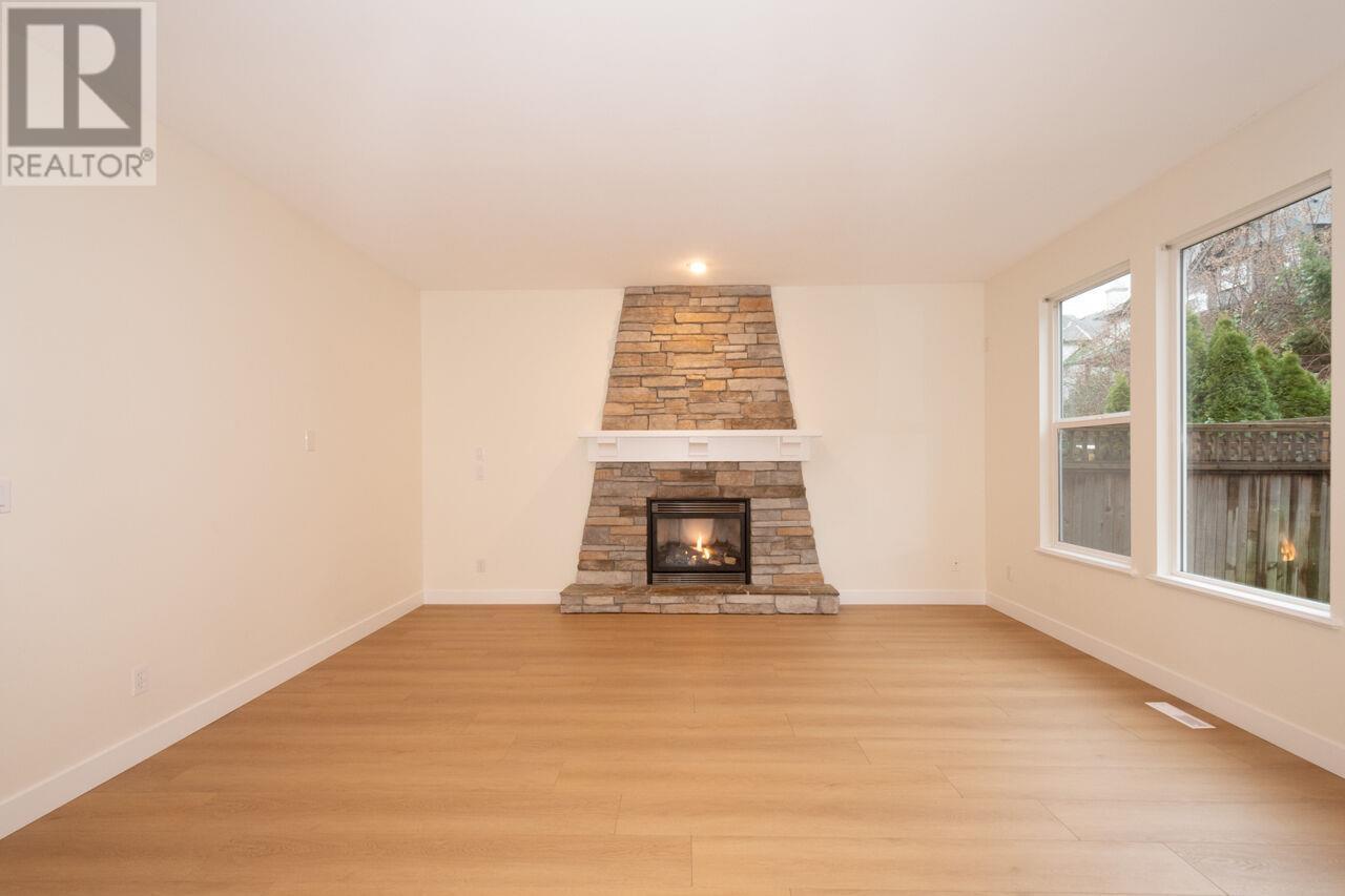 99 Maple Drive, Port Moody, British Columbia  V3H 0A7 - Photo 3 - R2952354