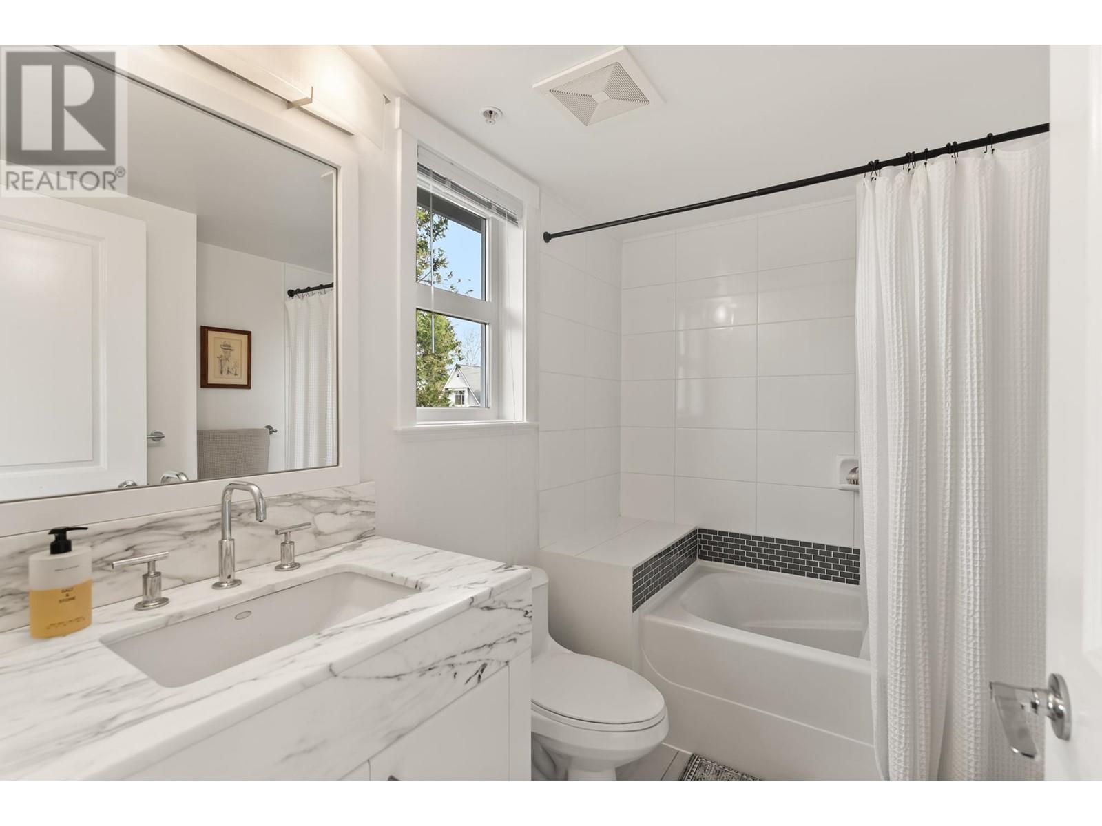 Listing Picture 15 of 31 : 8 1803 MACDONALD STREET, Vancouver / 溫哥華 - 魯藝地產 Yvonne Lu Group - MLS Medallion Club Member