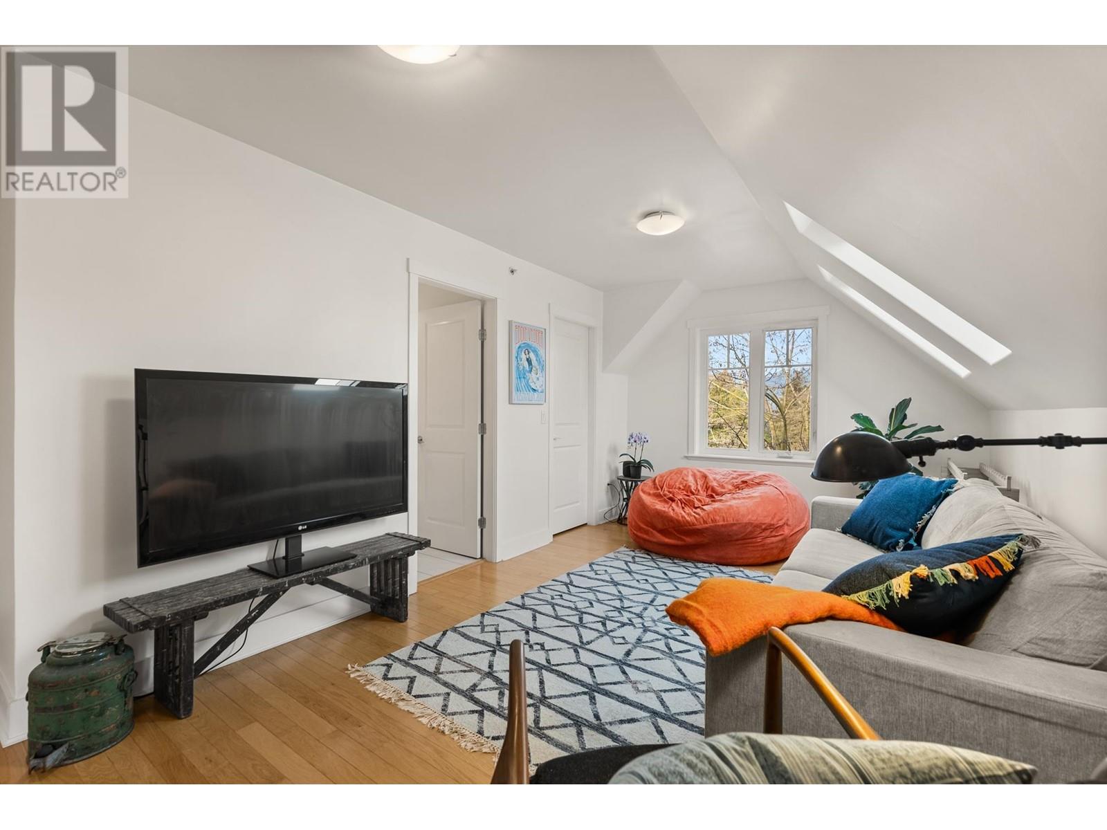 Listing Picture 25 of 31 : 8 1803 MACDONALD STREET, Vancouver / 溫哥華 - 魯藝地產 Yvonne Lu Group - MLS Medallion Club Member