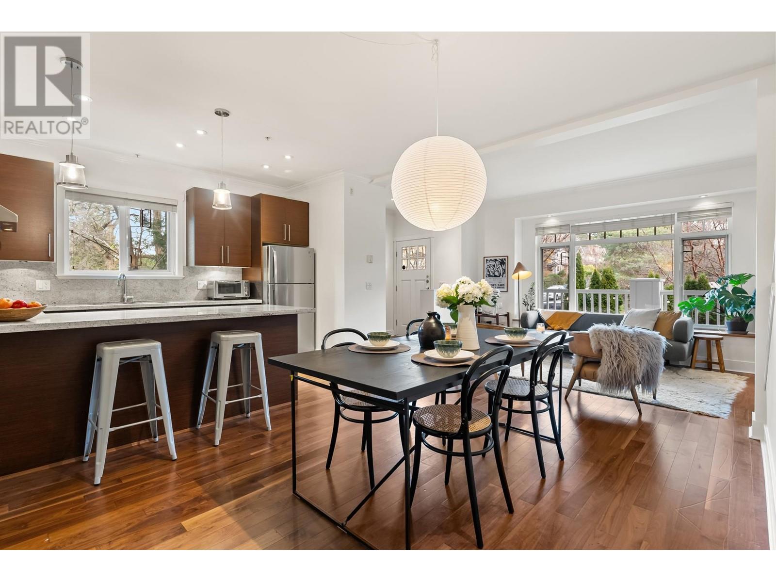 Listing Picture 2 of 31 : 8 1803 MACDONALD STREET, Vancouver / 溫哥華 - 魯藝地產 Yvonne Lu Group - MLS Medallion Club Member