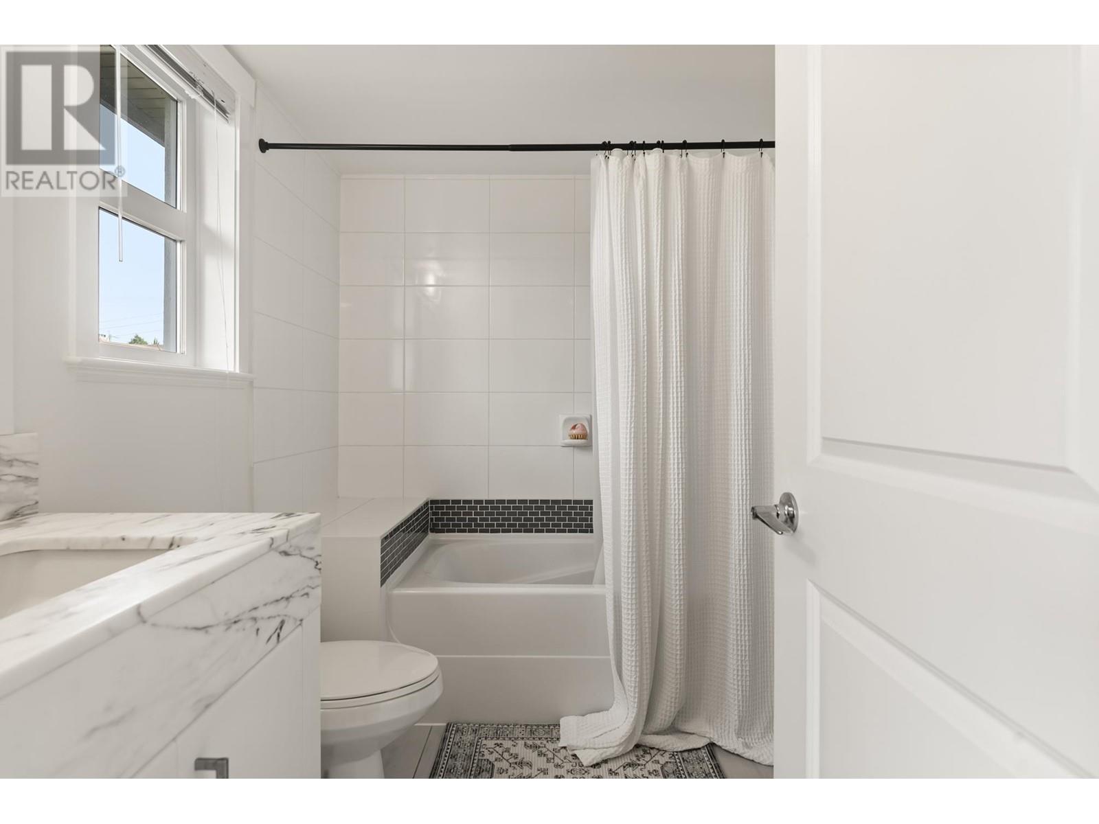 Listing Picture 16 of 31 : 8 1803 MACDONALD STREET, Vancouver / 溫哥華 - 魯藝地產 Yvonne Lu Group - MLS Medallion Club Member