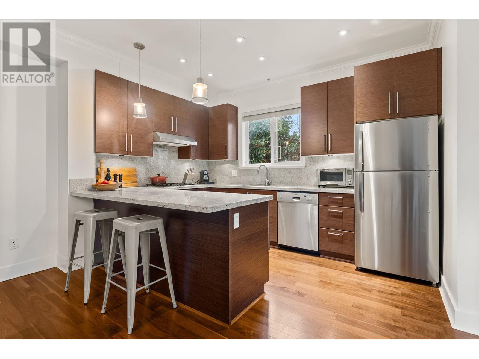 Listing Picture 10 of 31 : 8 1803 MACDONALD STREET, Vancouver / 溫哥華 - 魯藝地產 Yvonne Lu Group - MLS Medallion Club Member