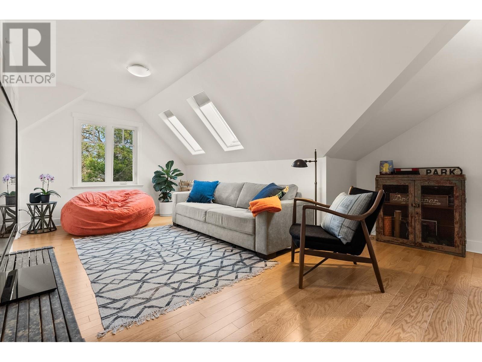 Listing Picture 24 of 31 : 8 1803 MACDONALD STREET, Vancouver / 溫哥華 - 魯藝地產 Yvonne Lu Group - MLS Medallion Club Member