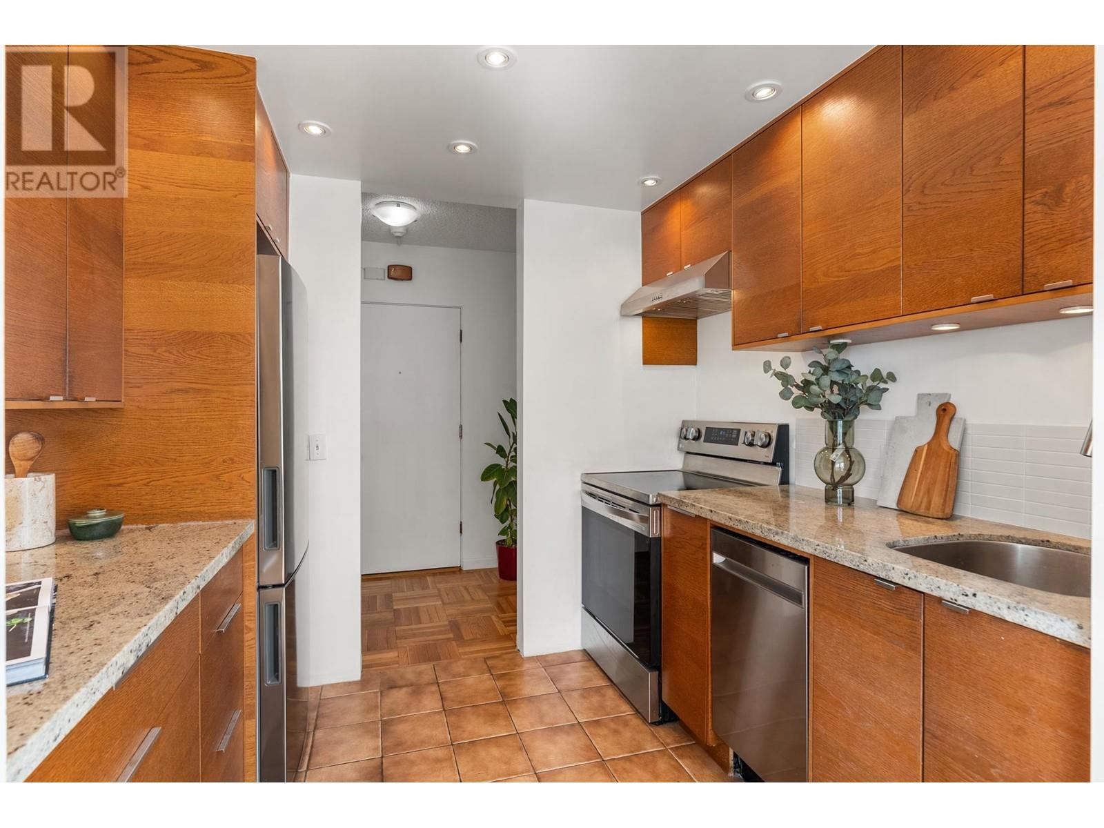 Listing Picture 19 of 37 : 503 2095 BEACH AVENUE, Vancouver / 溫哥華 - 魯藝地產 Yvonne Lu Group - MLS Medallion Club Member