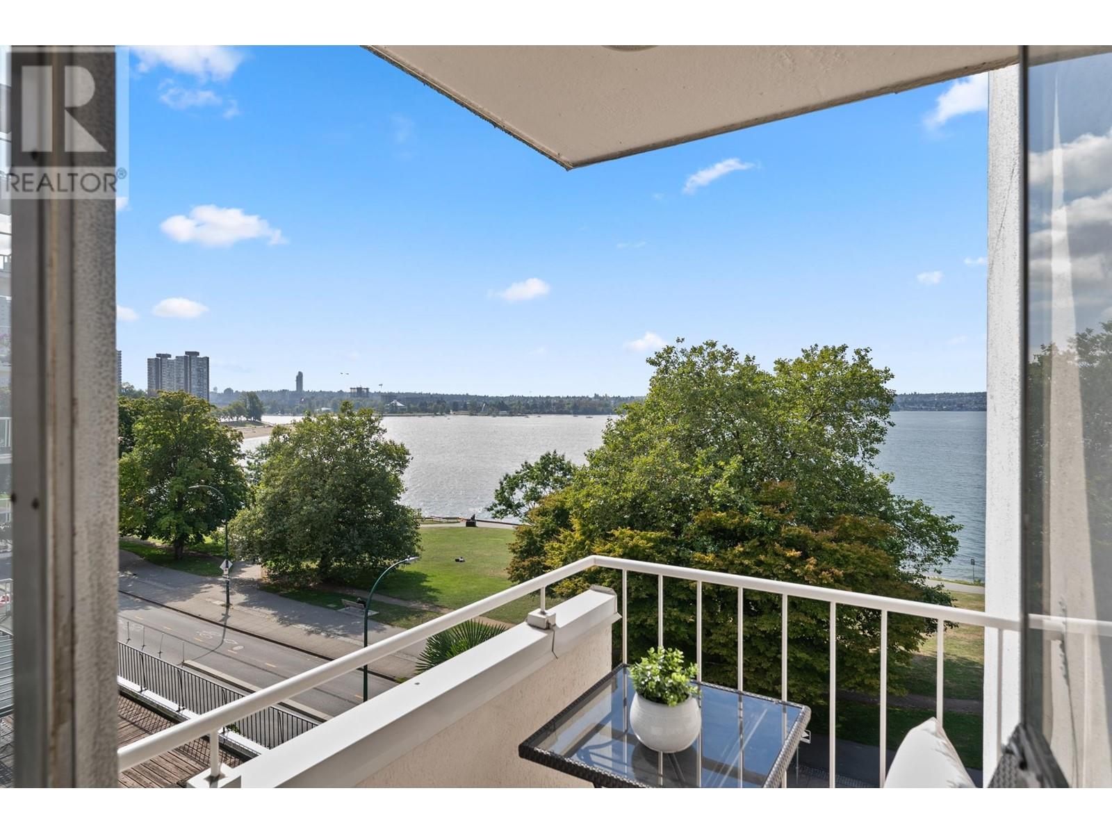 Listing Picture 2 of 37 : 503 2095 BEACH AVENUE, Vancouver / 溫哥華 - 魯藝地產 Yvonne Lu Group - MLS Medallion Club Member