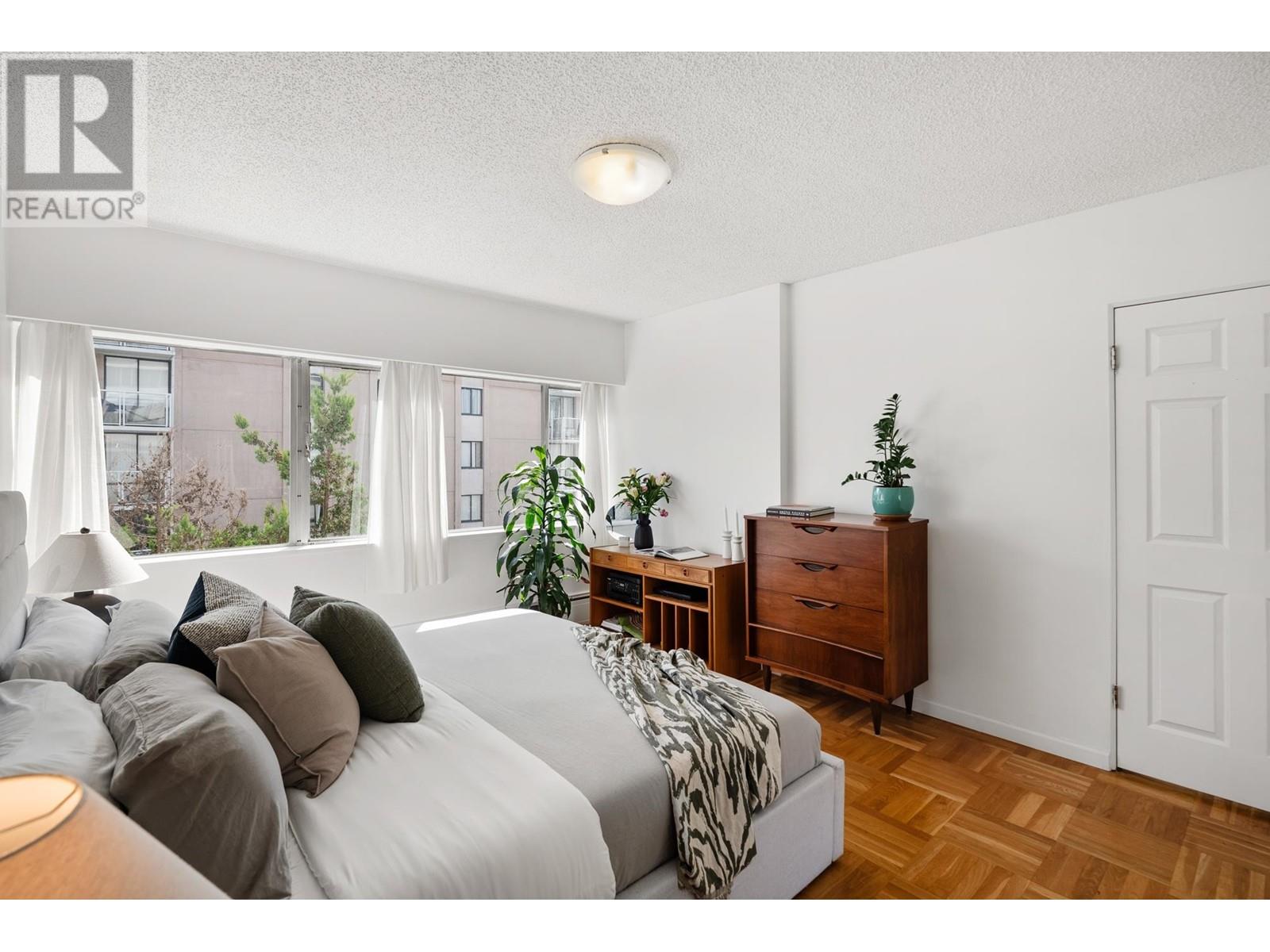 Listing Picture 30 of 37 : 503 2095 BEACH AVENUE, Vancouver / 溫哥華 - 魯藝地產 Yvonne Lu Group - MLS Medallion Club Member