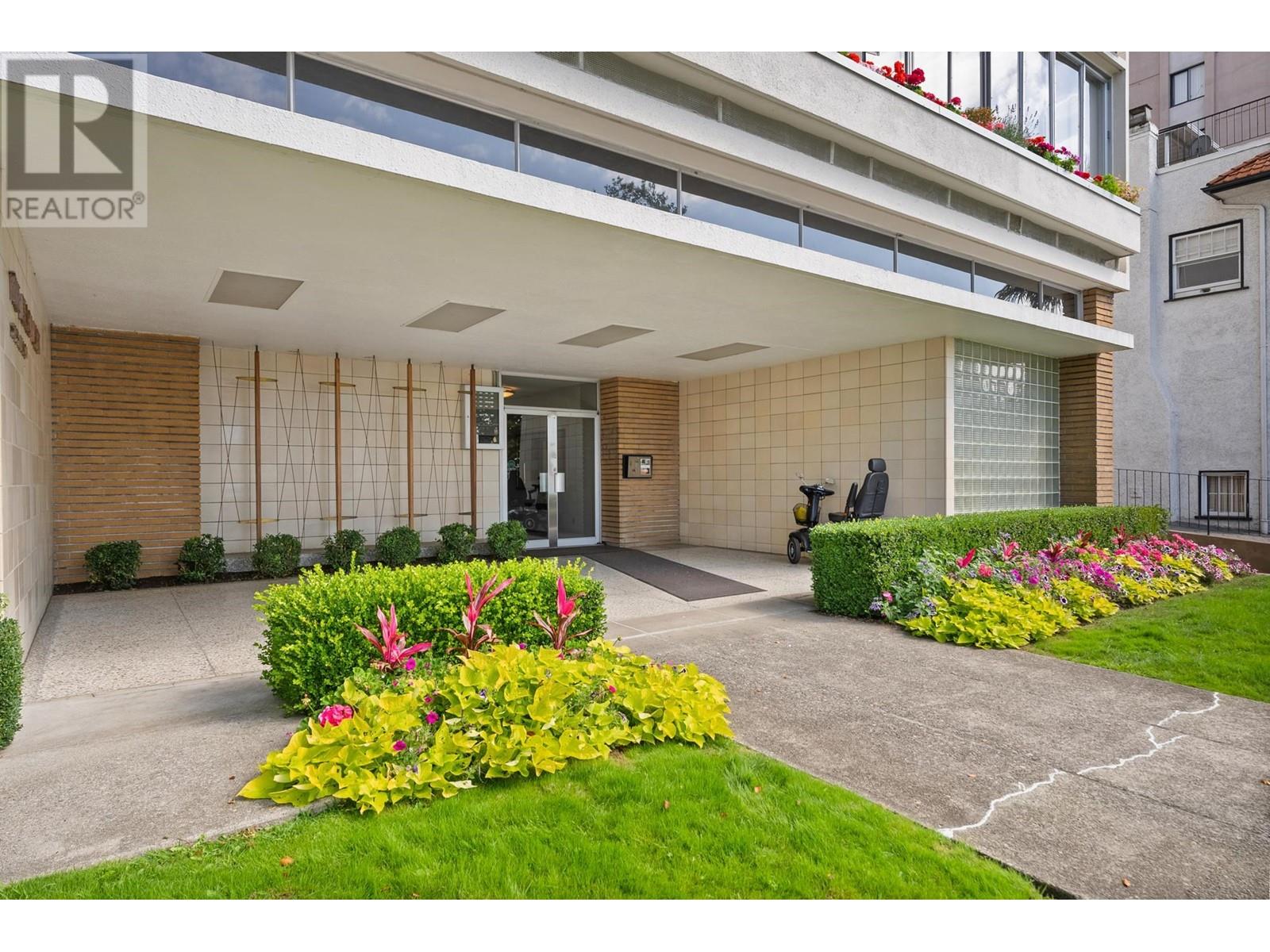 Listing Picture 35 of 37 : 503 2095 BEACH AVENUE, Vancouver / 溫哥華 - 魯藝地產 Yvonne Lu Group - MLS Medallion Club Member