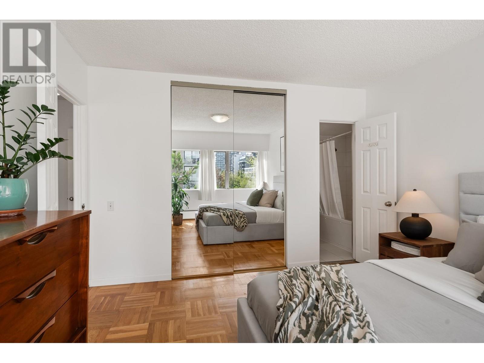 Listing Picture 26 of 37 : 503 2095 BEACH AVENUE, Vancouver / 溫哥華 - 魯藝地產 Yvonne Lu Group - MLS Medallion Club Member