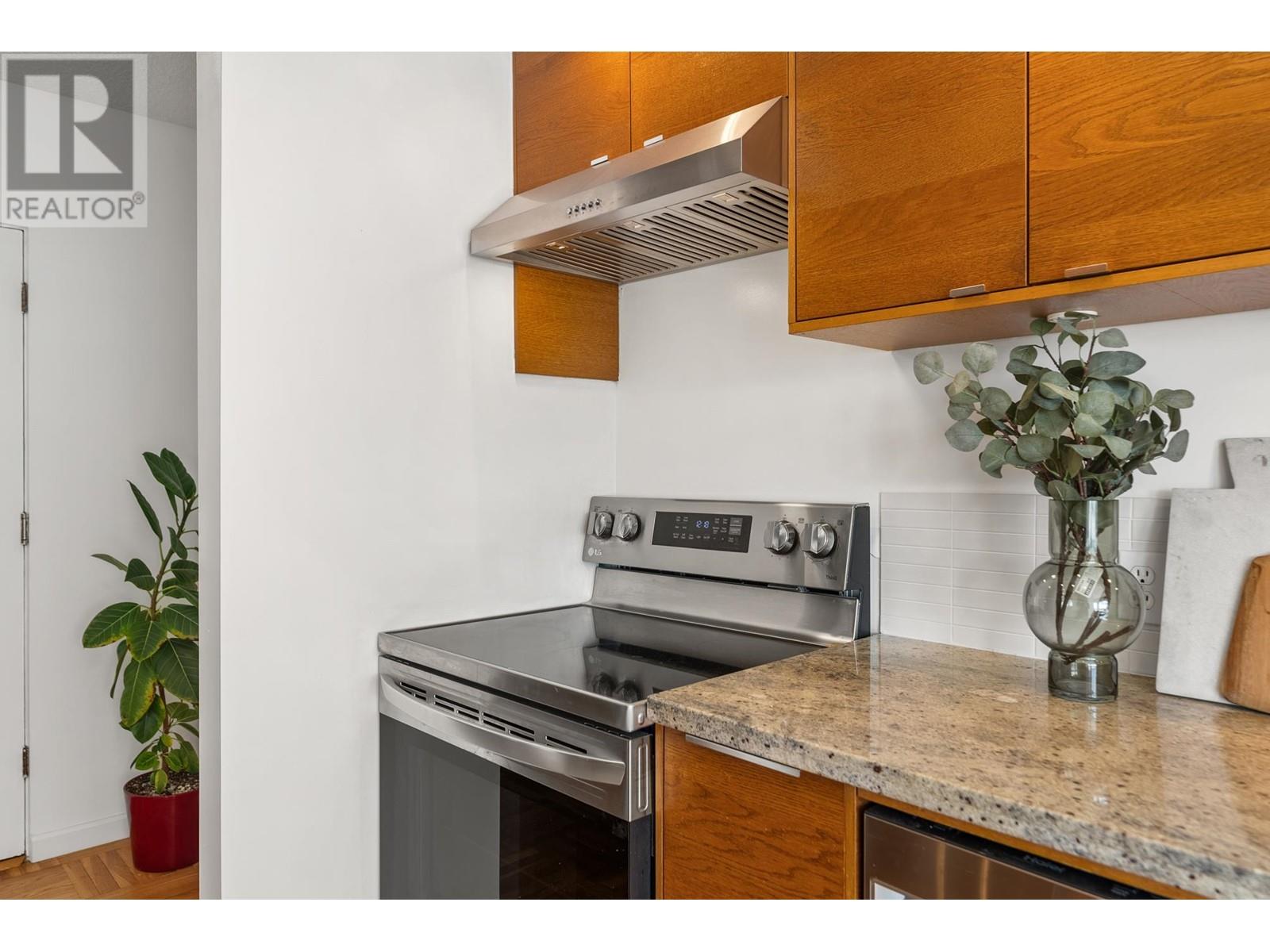 Listing Picture 21 of 37 : 503 2095 BEACH AVENUE, Vancouver / 溫哥華 - 魯藝地產 Yvonne Lu Group - MLS Medallion Club Member