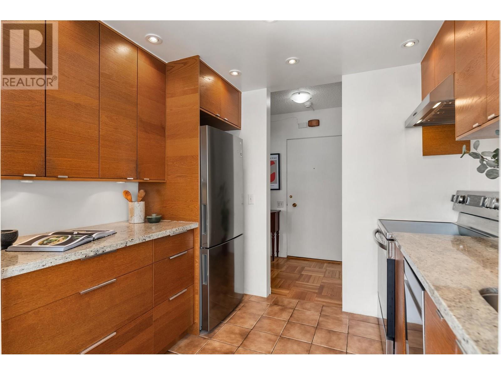 Listing Picture 20 of 37 : 503 2095 BEACH AVENUE, Vancouver / 溫哥華 - 魯藝地產 Yvonne Lu Group - MLS Medallion Club Member