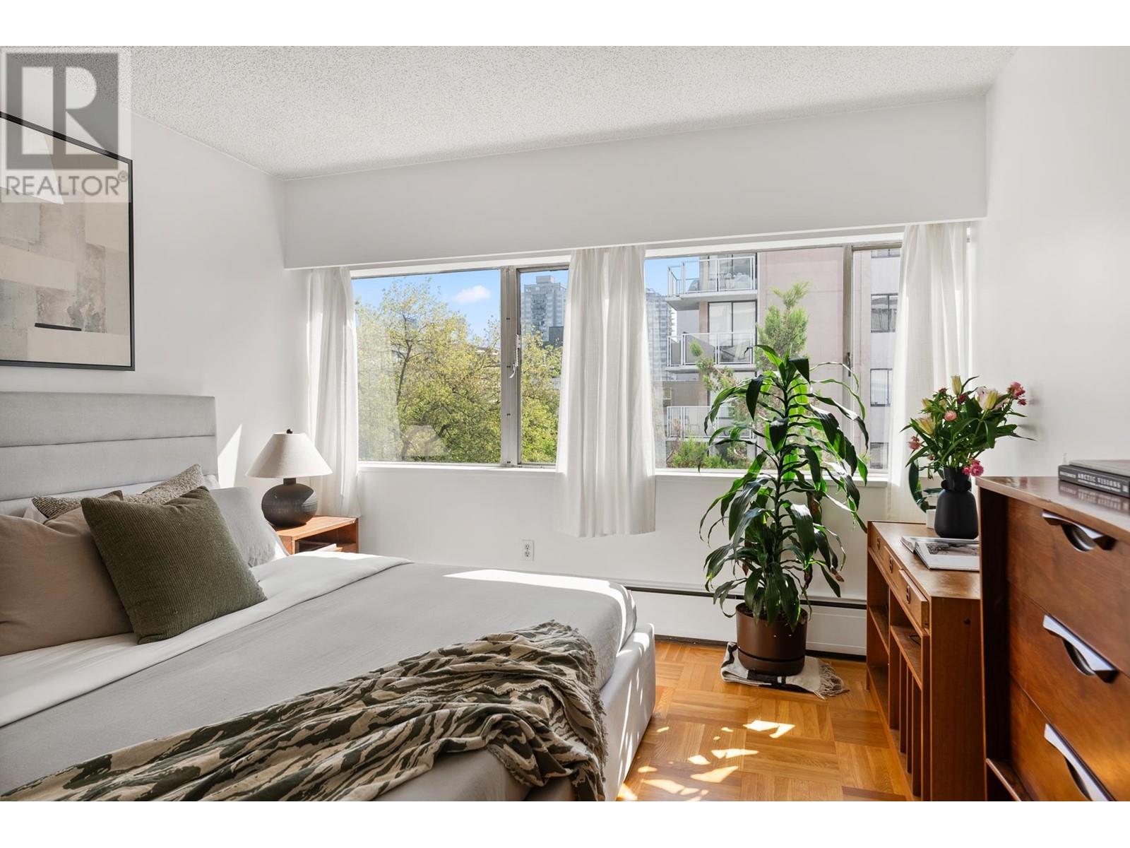 Listing Picture 24 of 37 : 503 2095 BEACH AVENUE, Vancouver / 溫哥華 - 魯藝地產 Yvonne Lu Group - MLS Medallion Club Member