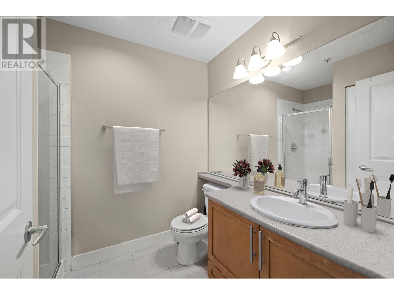 Listing Picture 9 of 40 : 315 2250 WESBROOK MALL, Vancouver / 溫哥華 - 魯藝地產 Yvonne Lu Group - MLS Medallion Club Member