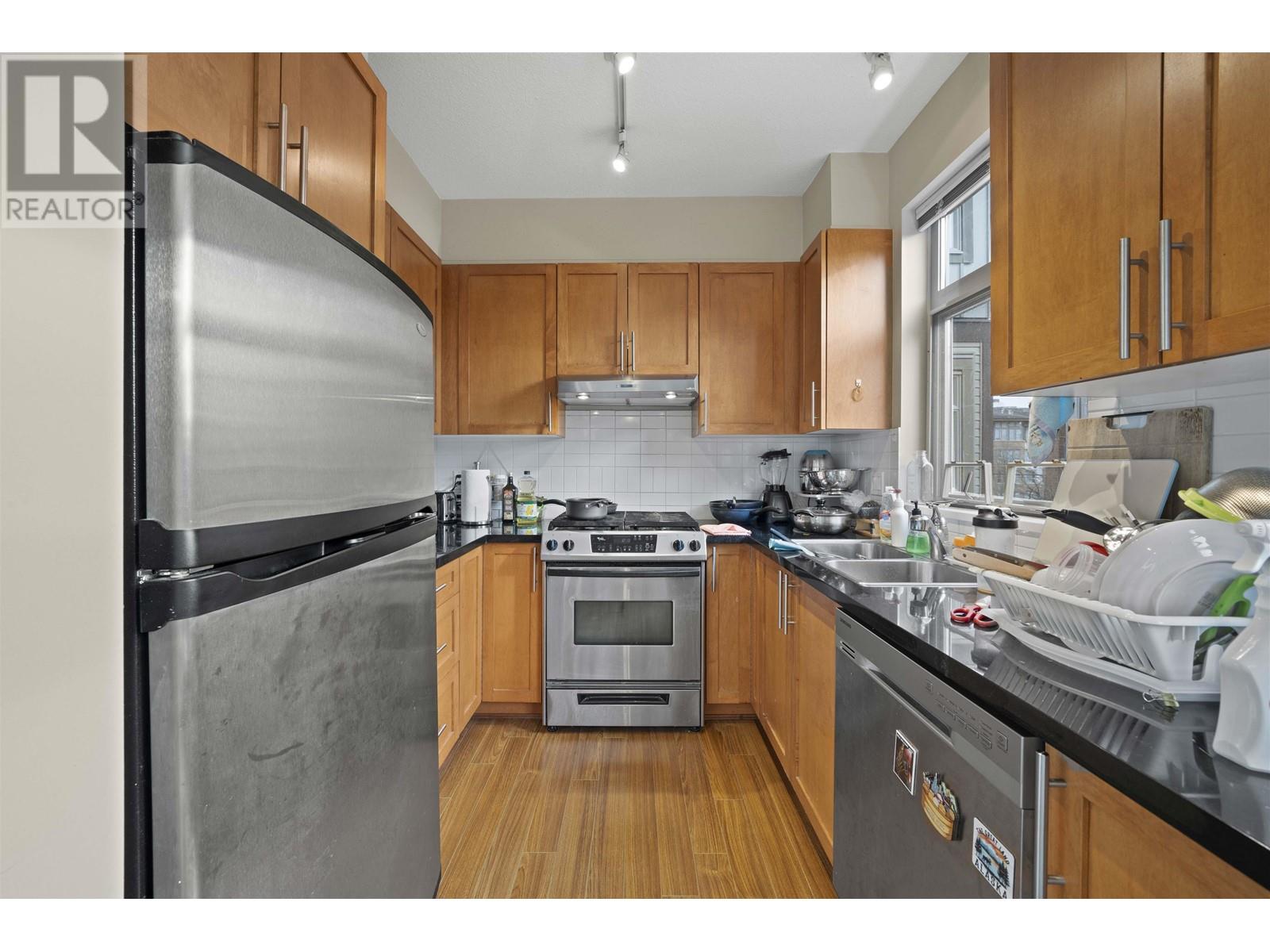 Listing Picture 16 of 40 : 315 2250 WESBROOK MALL, Vancouver / 溫哥華 - 魯藝地產 Yvonne Lu Group - MLS Medallion Club Member