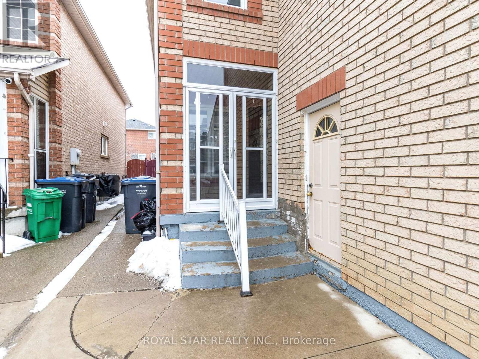 57 Tumbleweed Trail, Brampton, Ontario  L6Y 0N2 - Photo 3 - W11951669