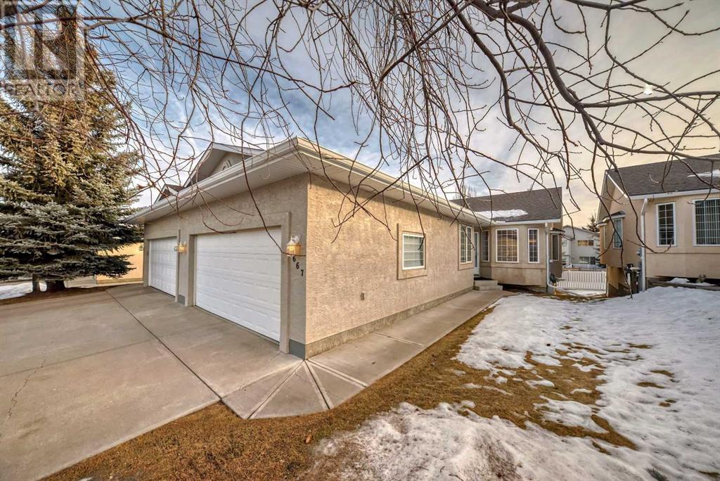 667 Sheep River Mews, Okotoks, Alberta  T0L 1T4 - Photo 4 - A2191372