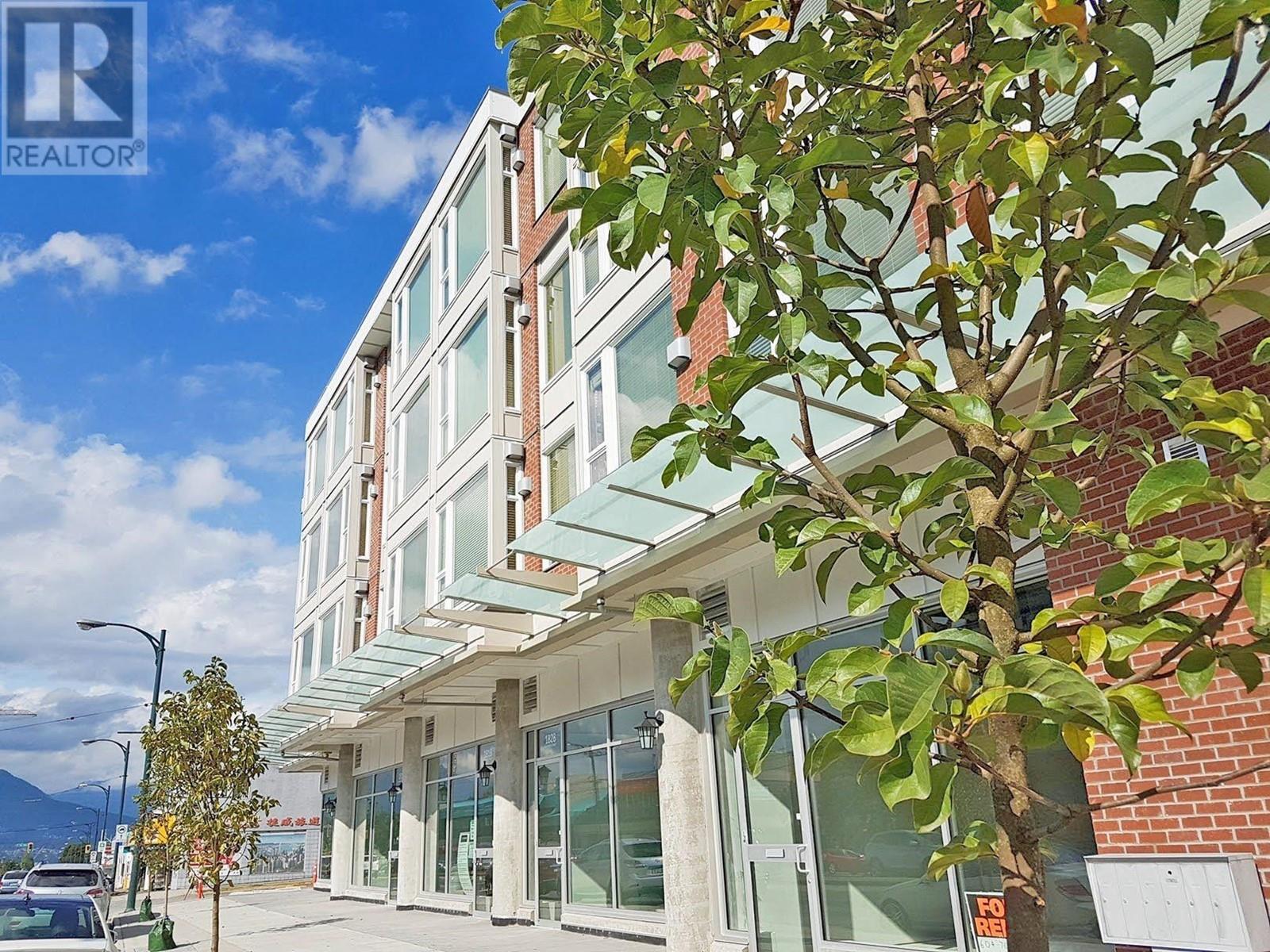 PH16 1838 RENFREW STREET, Vancouver