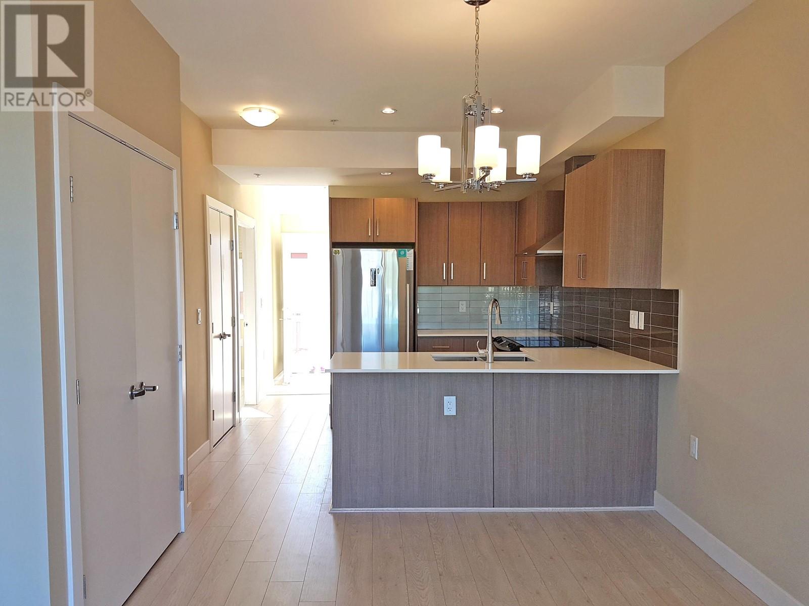 Listing Picture 3 of 19 : PH16 1838 RENFREW STREET, Vancouver / 溫哥華 - 魯藝地產 Yvonne Lu Group - MLS Medallion Club Member