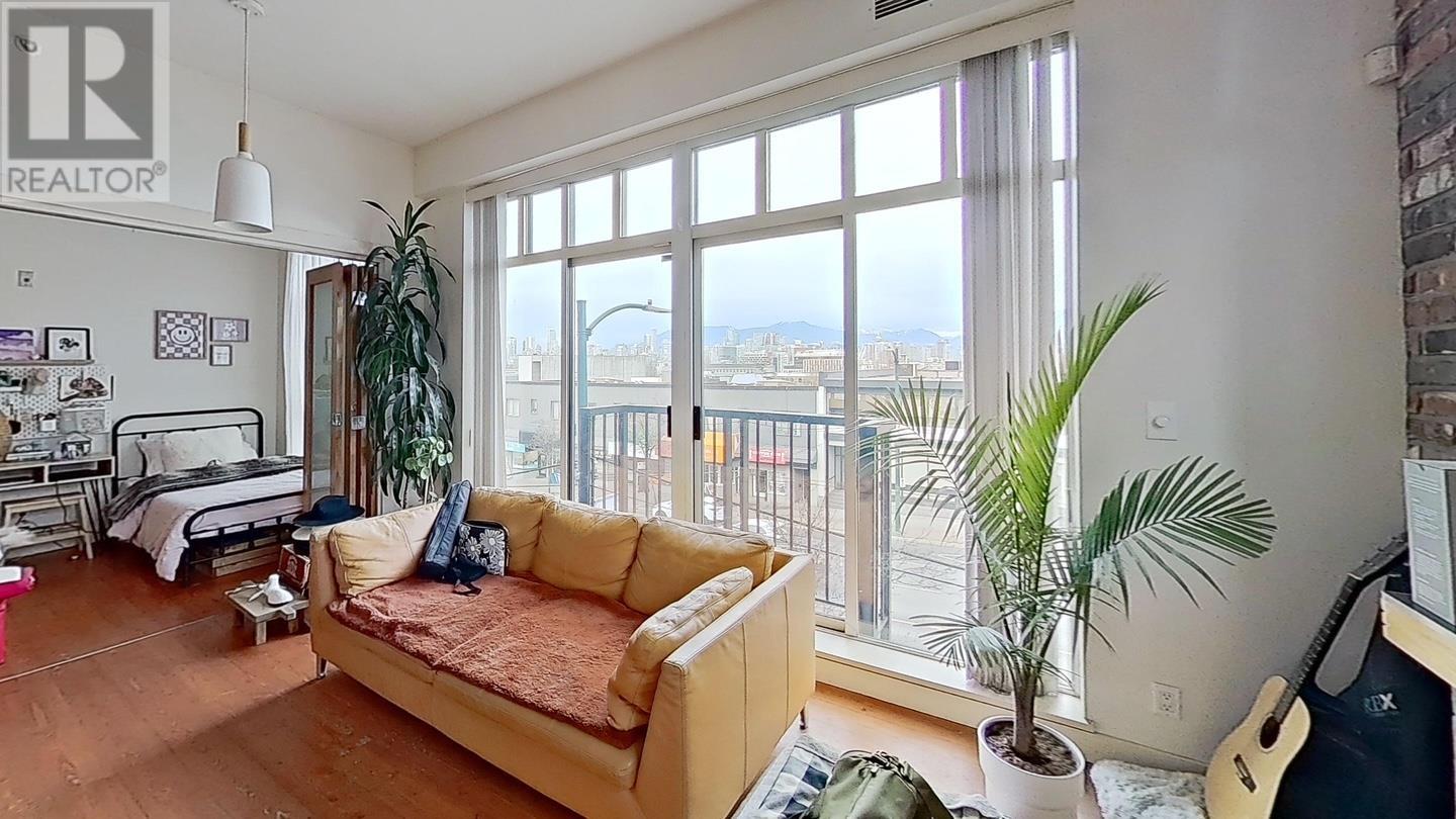 220 2515 ONTARIO STREET