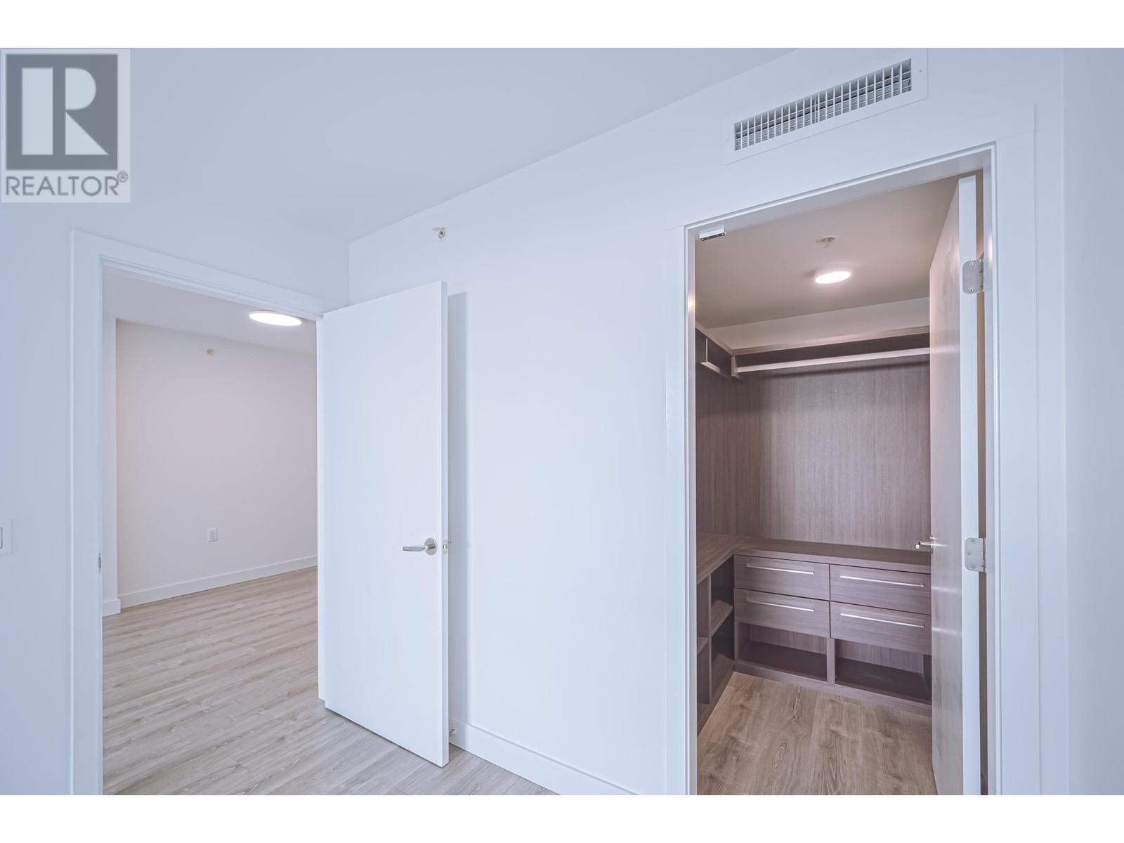 Listing Picture 12 of 23 : 858 6320 NO. 3 ROAD, Richmond / 烈治文 - 魯藝地產 Yvonne Lu Group - MLS Medallion Club Member