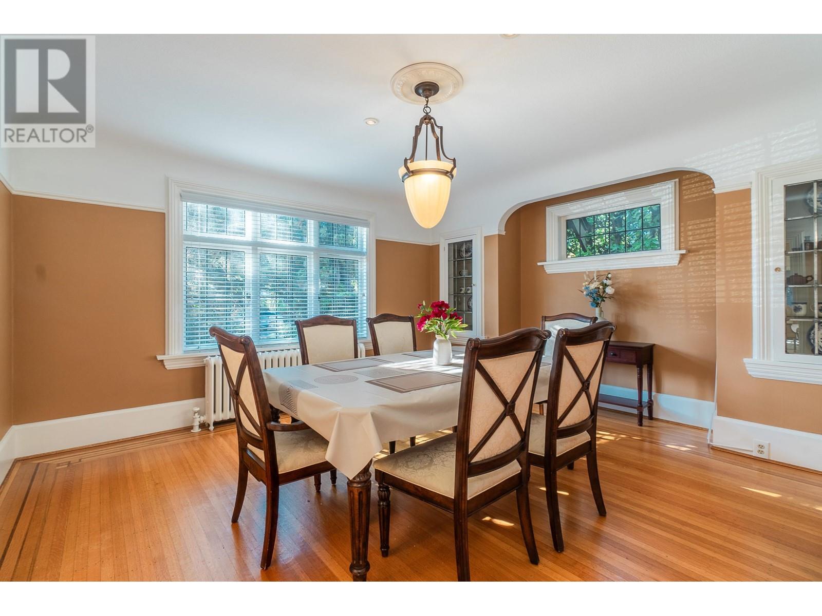 Listing Picture 12 of 39 : 1667 W 40TH AVENUE, Vancouver / 溫哥華 - 魯藝地產 Yvonne Lu Group - MLS Medallion Club Member