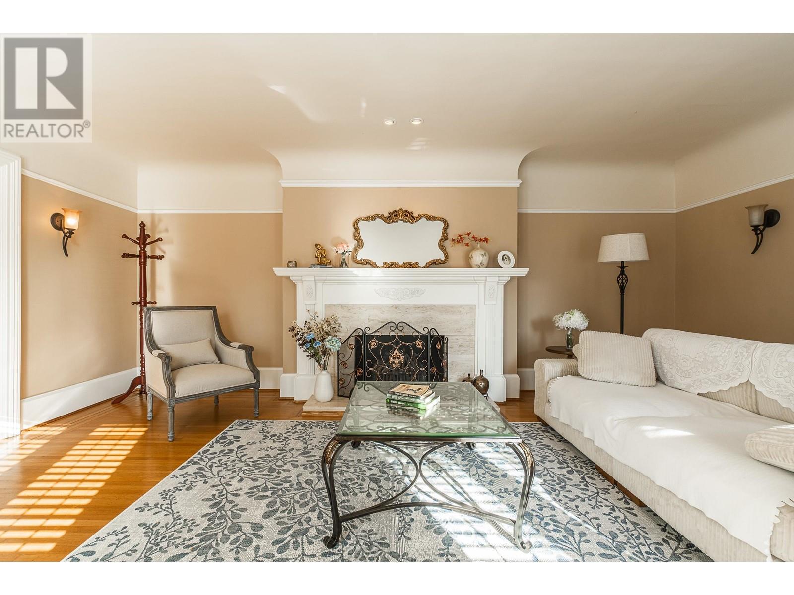 Listing Picture 7 of 39 : 1667 W 40TH AVENUE, Vancouver / 溫哥華 - 魯藝地產 Yvonne Lu Group - MLS Medallion Club Member