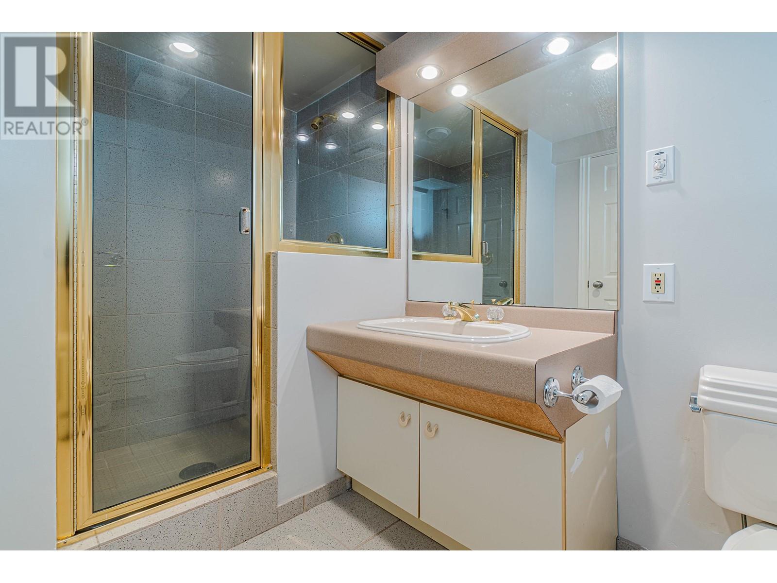 Listing Picture 39 of 39 : 1667 W 40TH AVENUE, Vancouver / 溫哥華 - 魯藝地產 Yvonne Lu Group - MLS Medallion Club Member