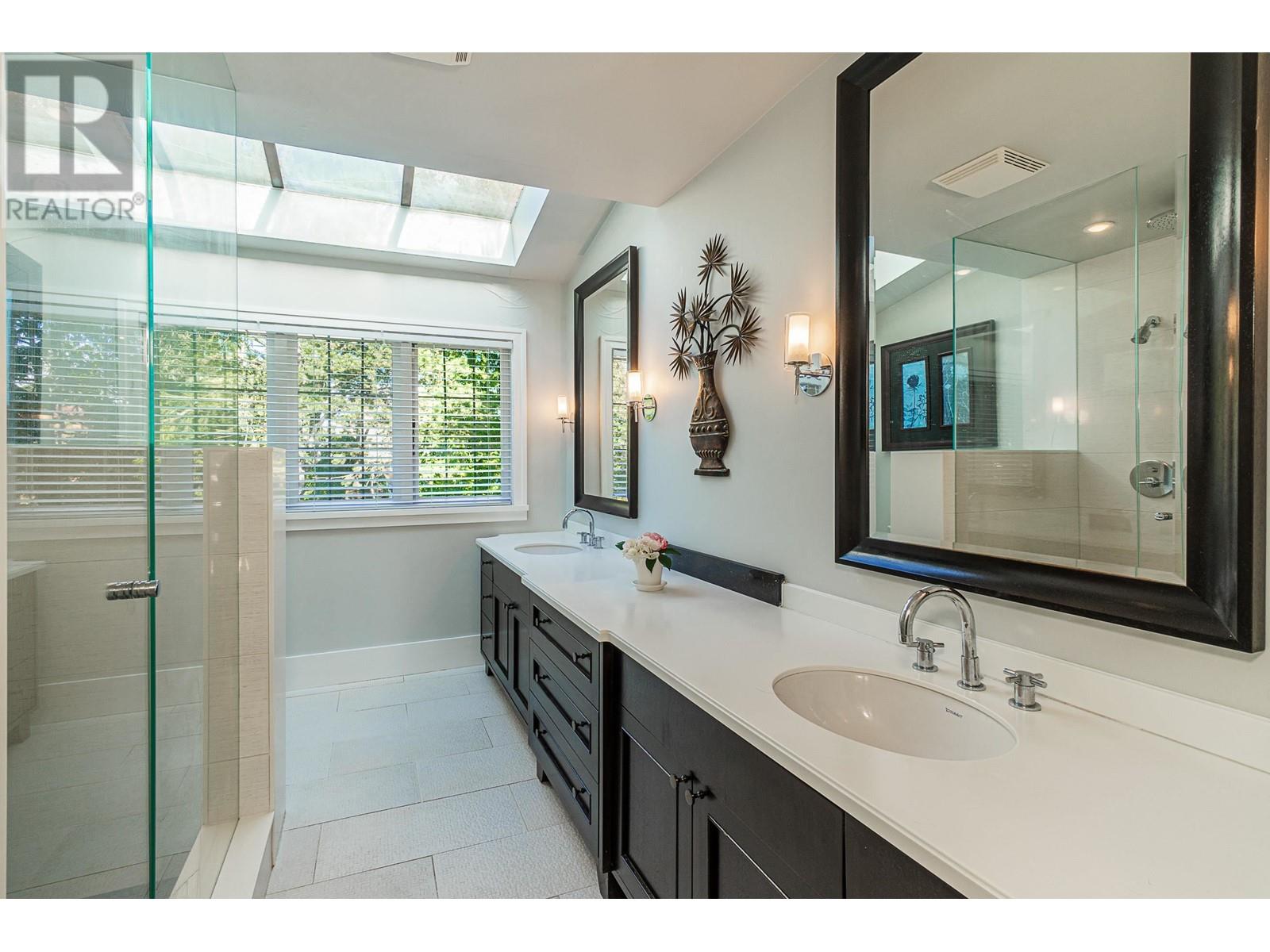 Listing Picture 31 of 39 : 1667 W 40TH AVENUE, Vancouver / 溫哥華 - 魯藝地產 Yvonne Lu Group - MLS Medallion Club Member