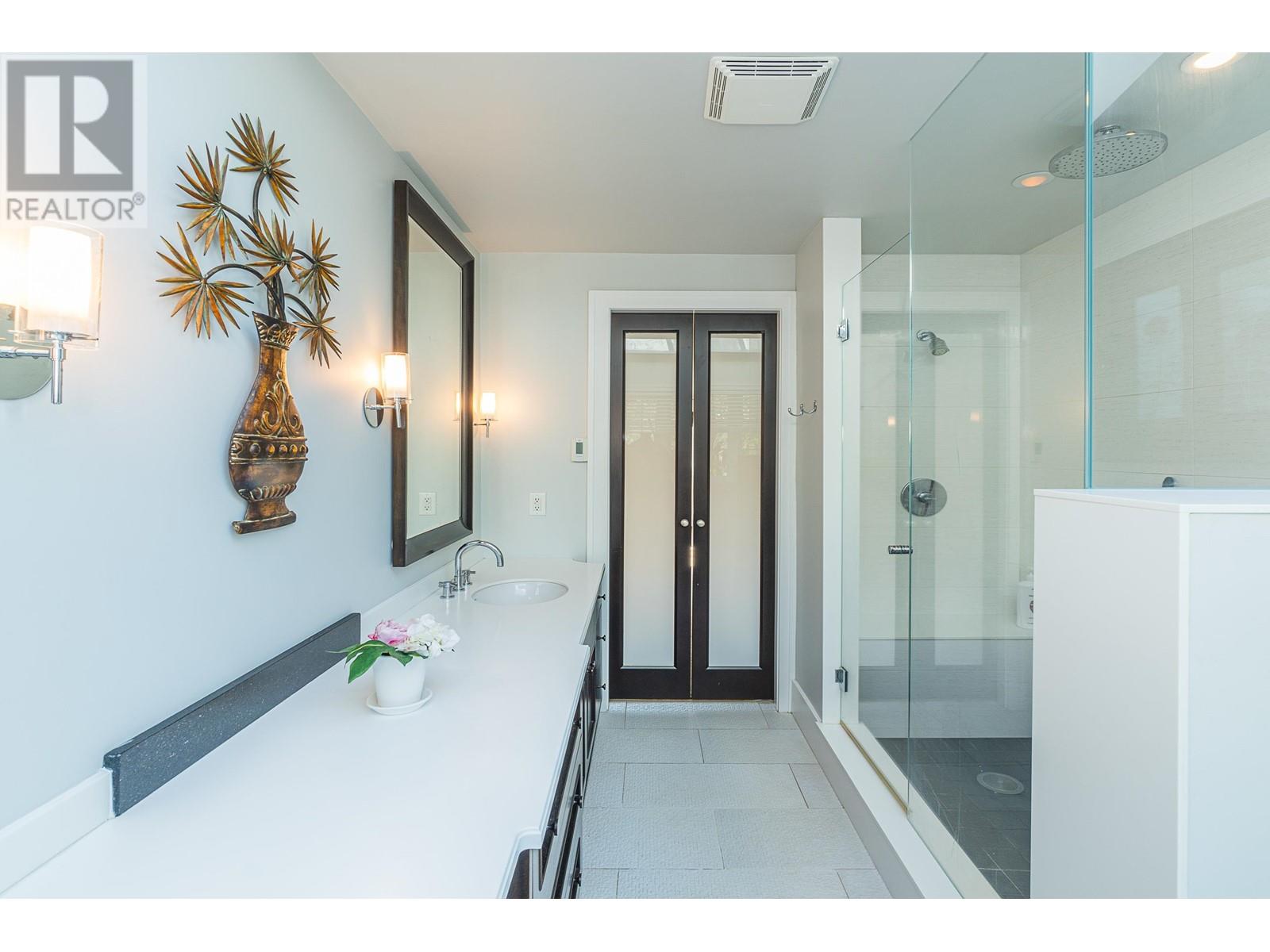 Listing Picture 32 of 39 : 1667 W 40TH AVENUE, Vancouver / 溫哥華 - 魯藝地產 Yvonne Lu Group - MLS Medallion Club Member