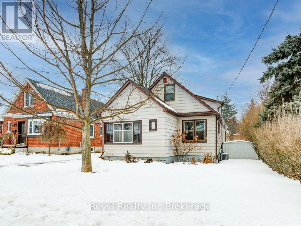 453 BRANT STREET, Woodstock, Ontario