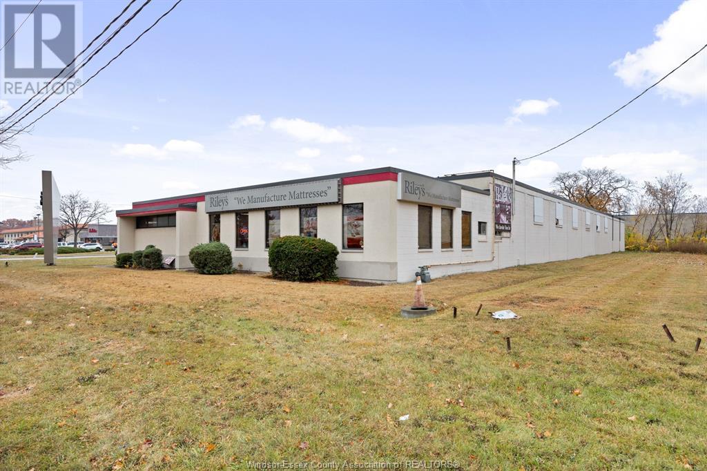 Property at 2570 OUELLETTE AVENUE image 3
