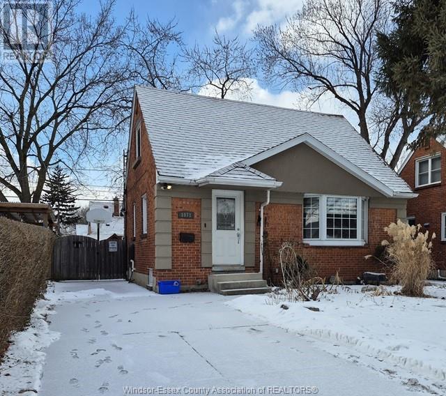 1071 REEDMERE AVENUE, Windsor, Ontario